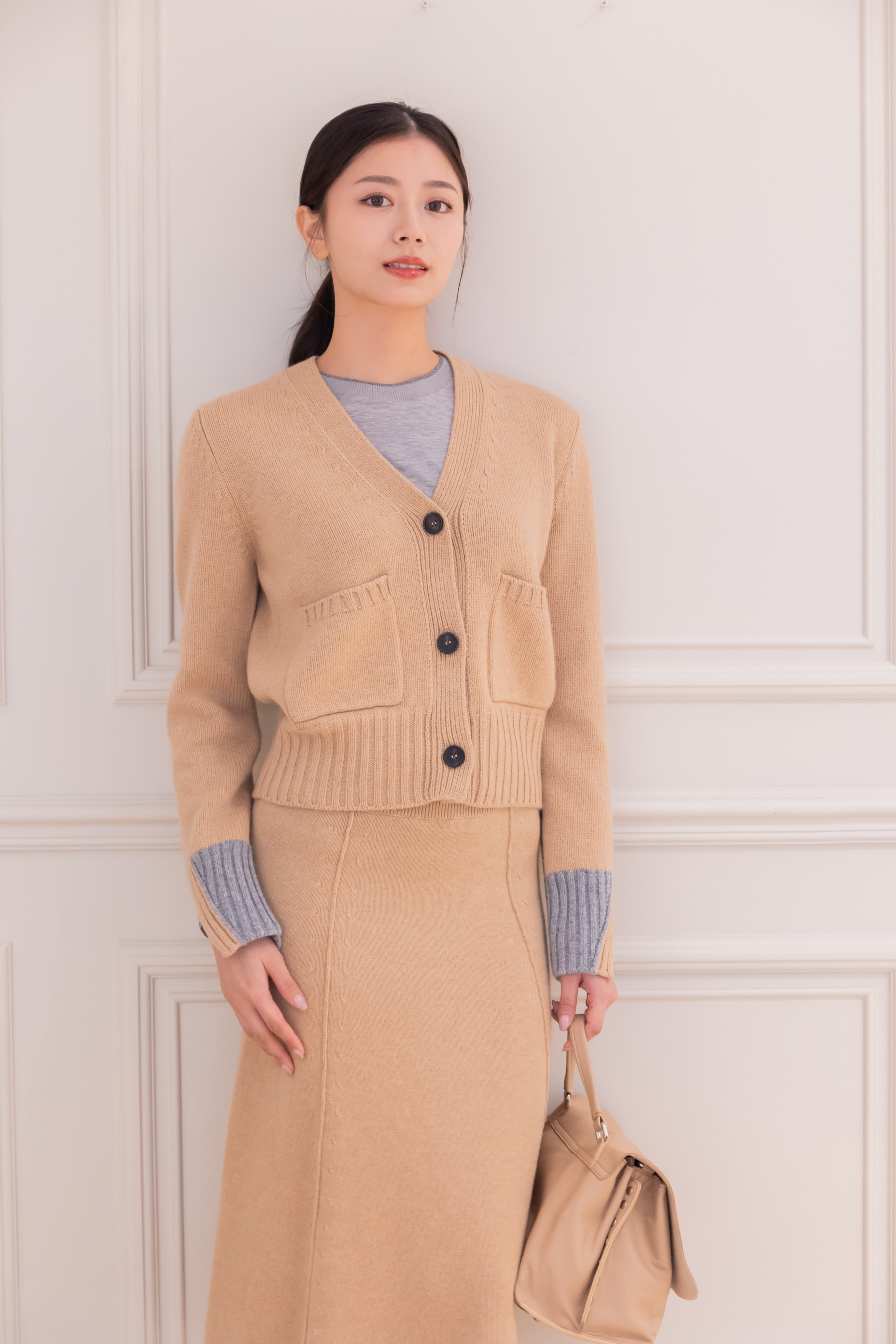 LORENA 雙口袋拚色針織外套(奶茶)