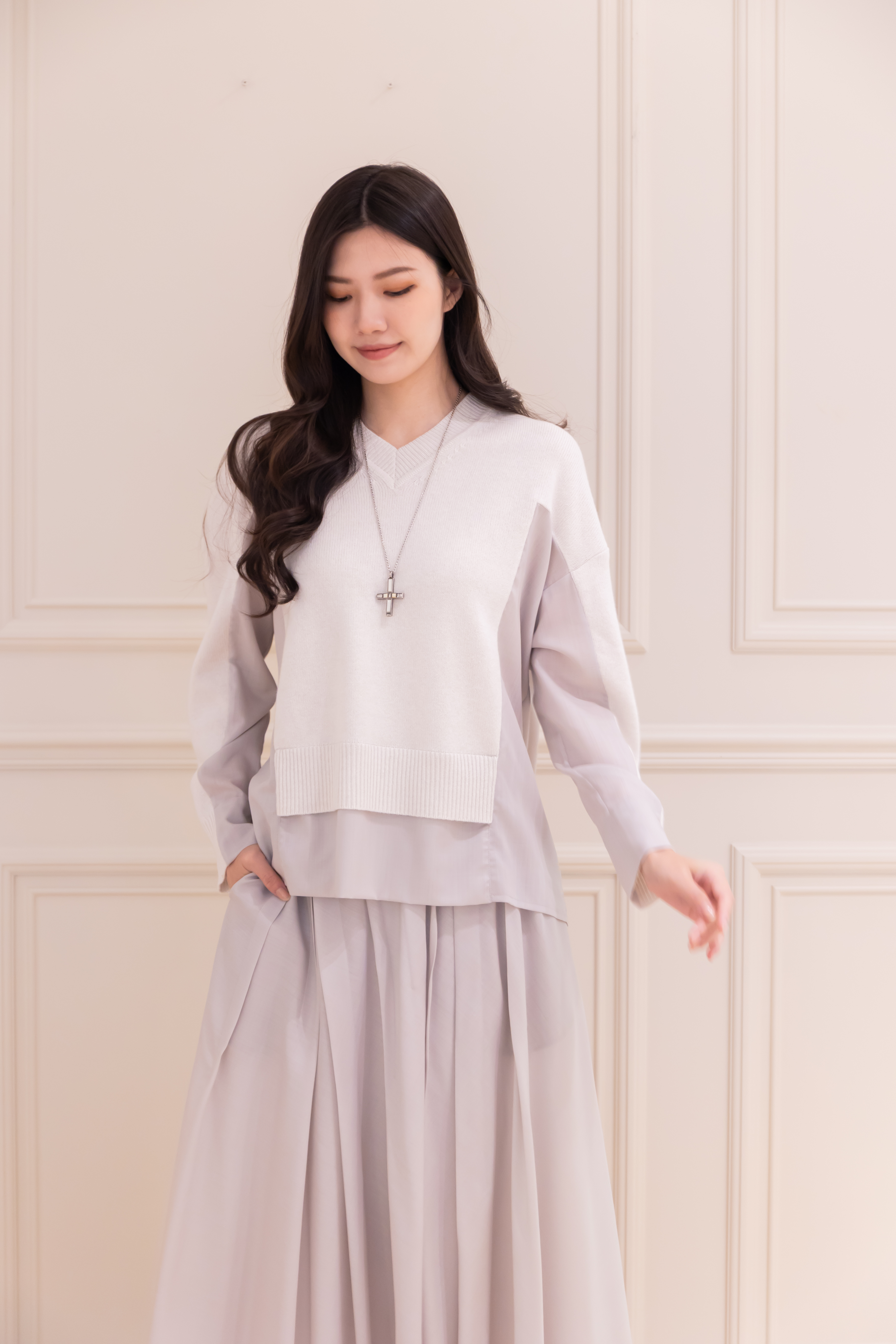 LORENA V領拼接上衣