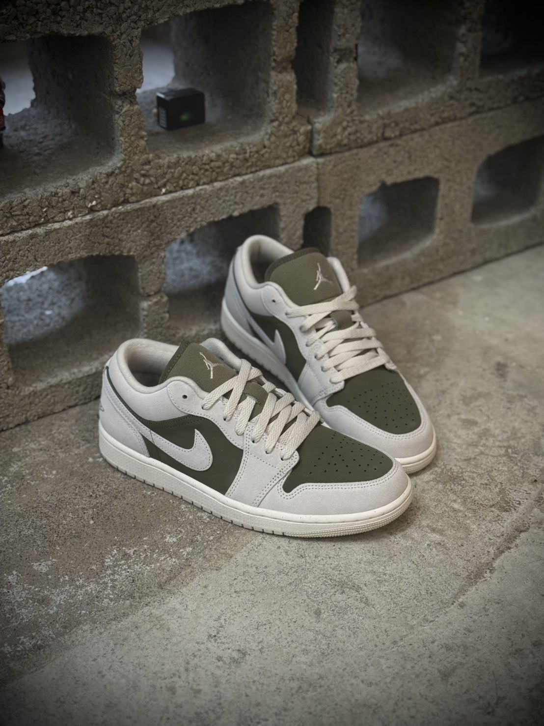 Nike Air Jordan 1 SE MEDIUM OLIVE麂皮綠 反轉橄欖綠 平替倒勾HV4089-201