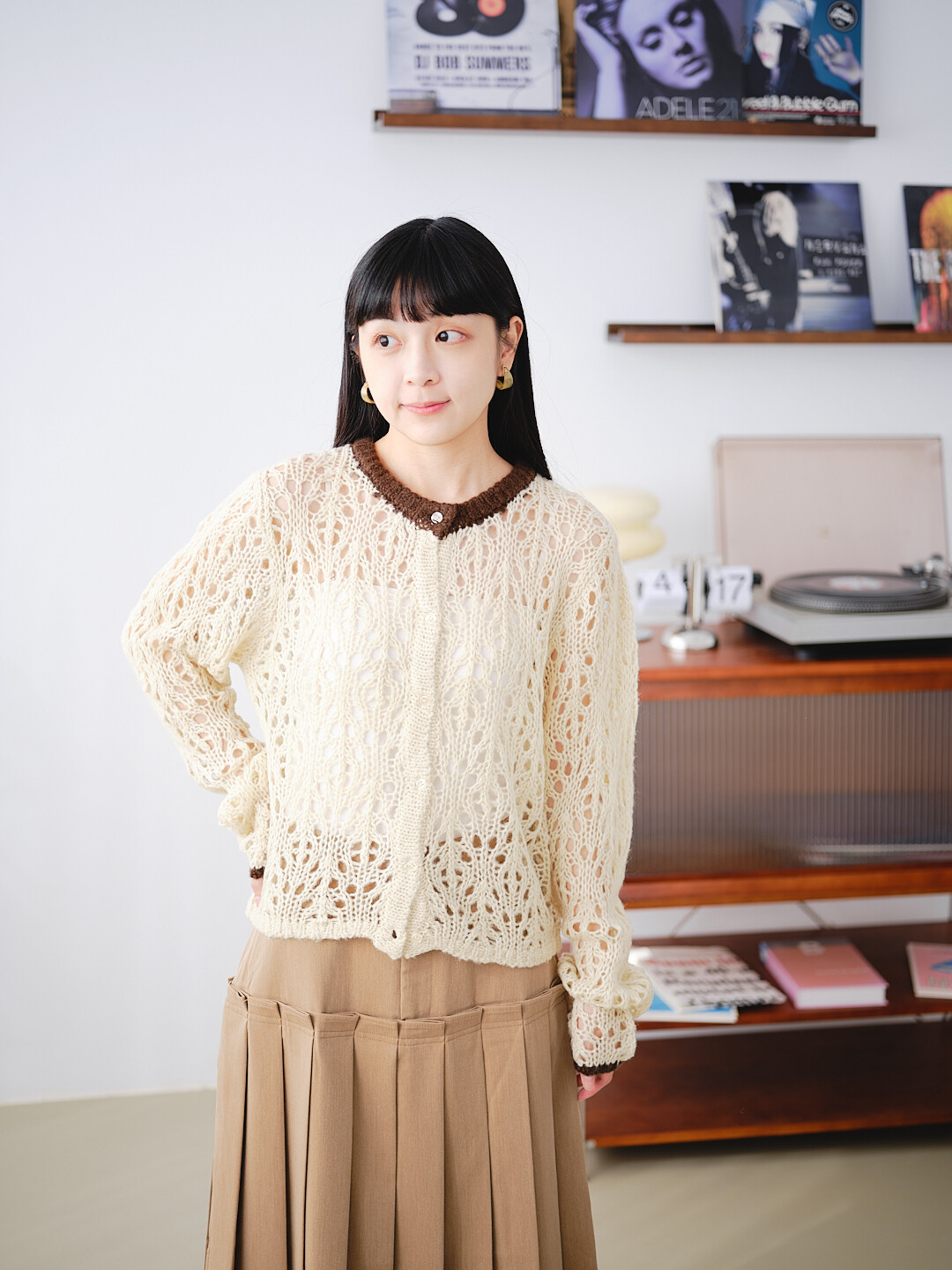 軌道上的牧雲人！鏤空配色開襟衫(兩色-象牙)