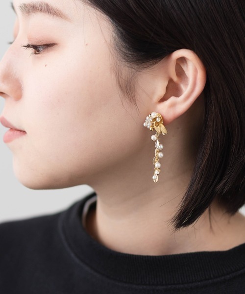 金屬花長珍珠2WAY耳環