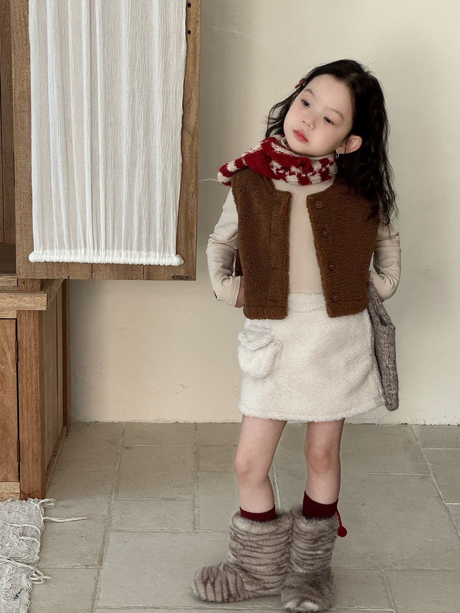 森系短款羊羔絨背心