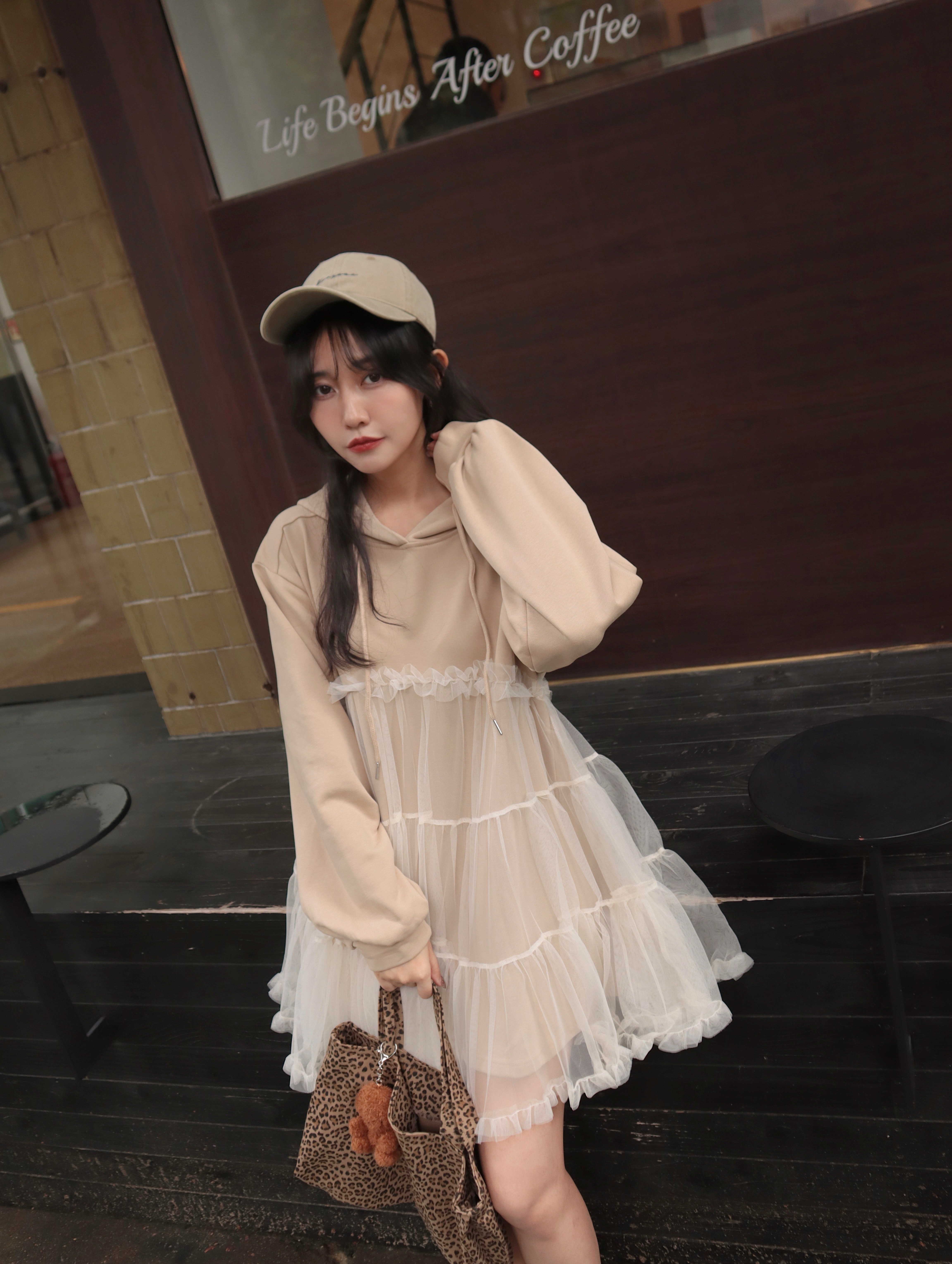 Oct5202 本期必買~ 法國娃娃蛋糕紗拼接高磅連帽短洋