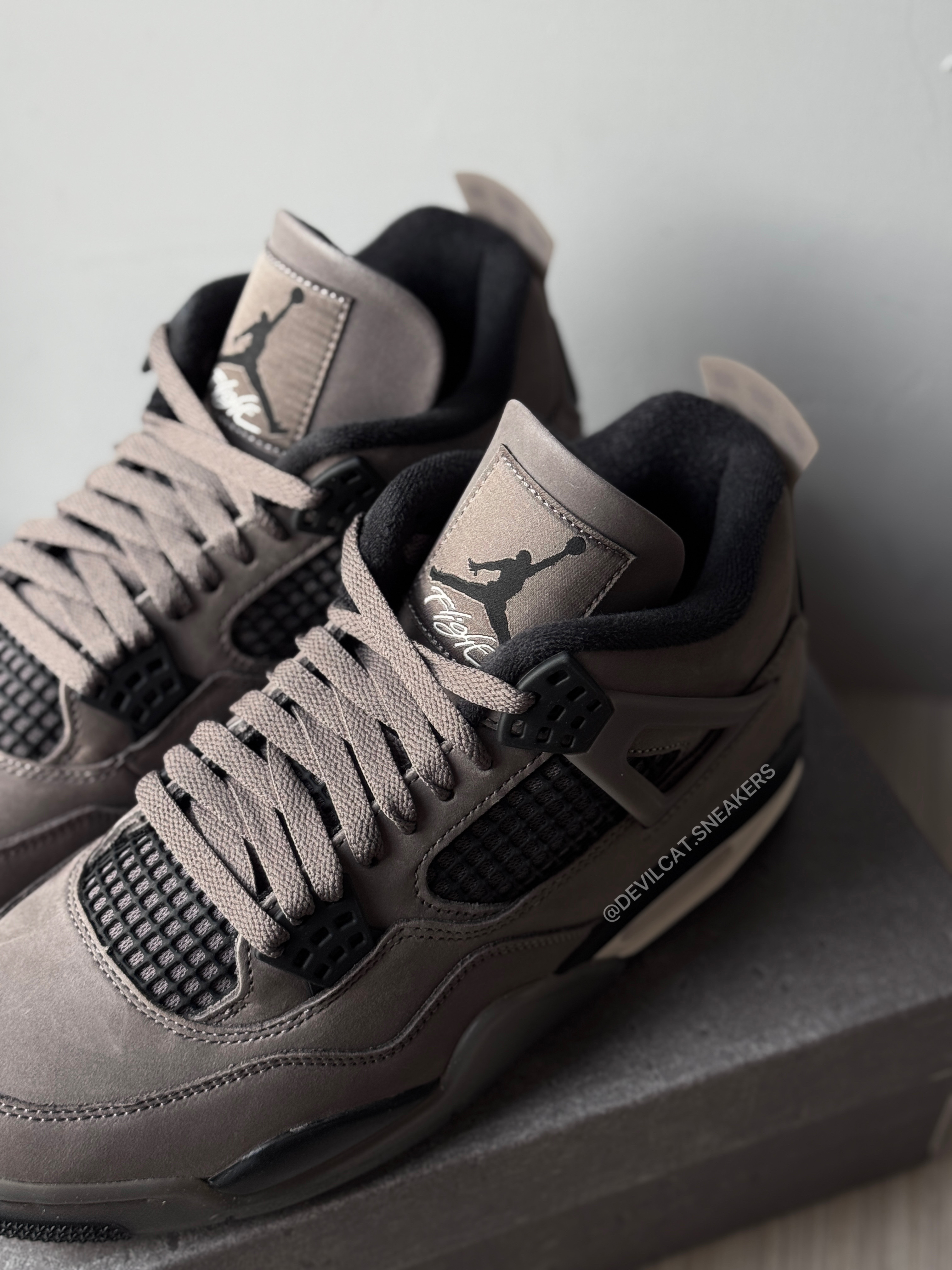 NIKE Air Jordan 4 "Cave Stone and Black" 摩卡 男鞋 FV5029-200