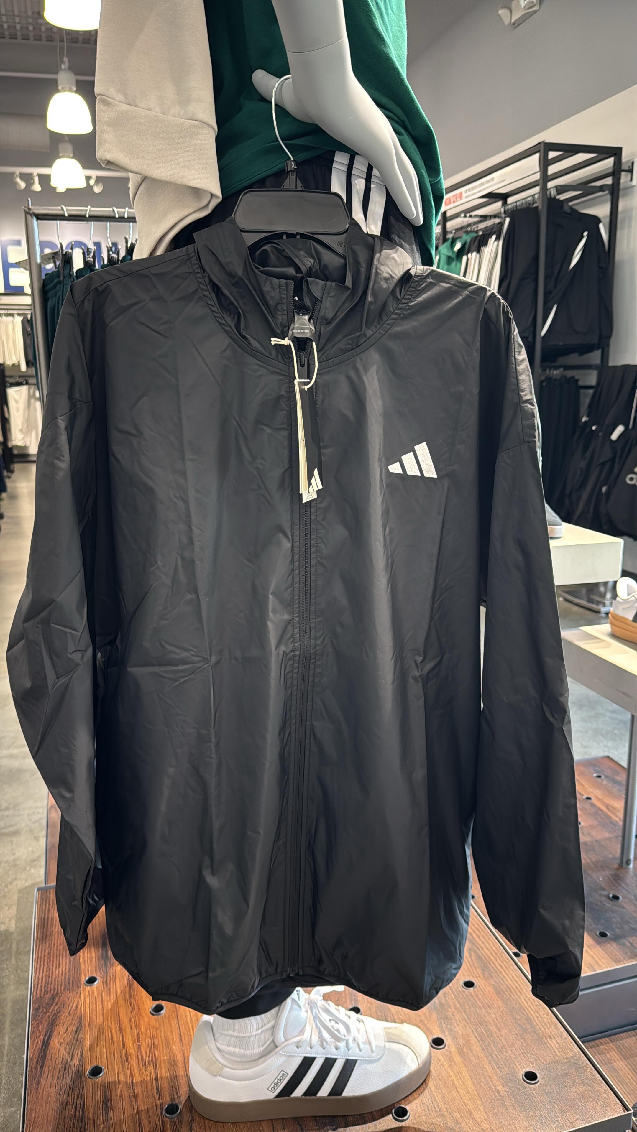 【直播】Adidas LL10153129 男裝黑色風褸