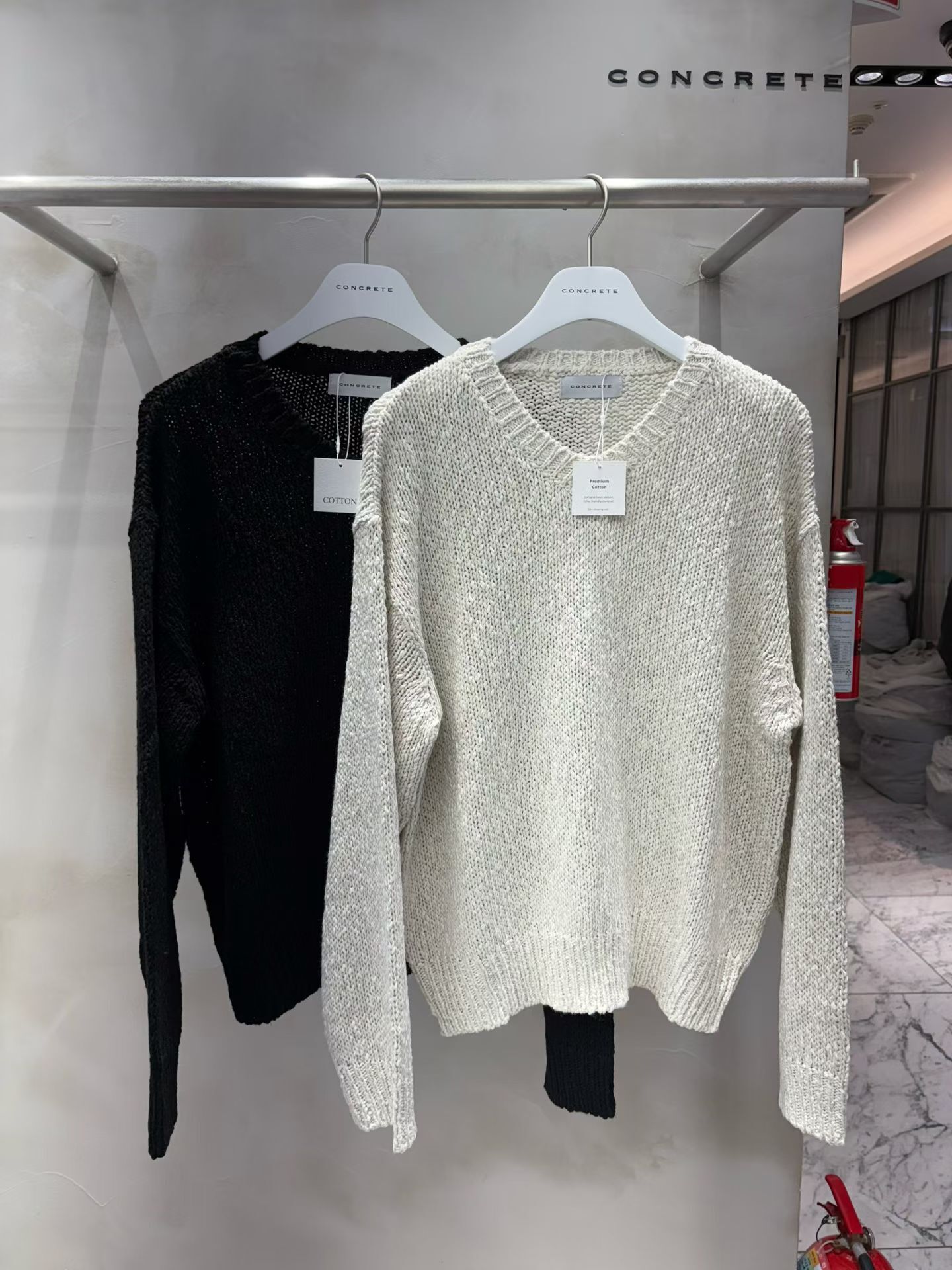 淨色V領針織衫 CONCRETE-031T
