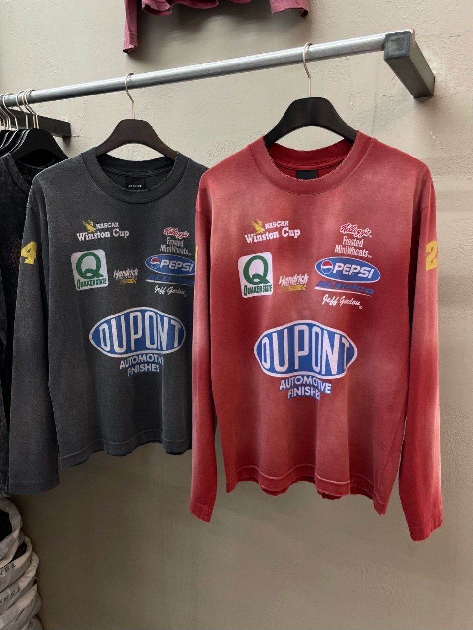 仿污英文字圖案長袖衫 ARCHIVE-390T