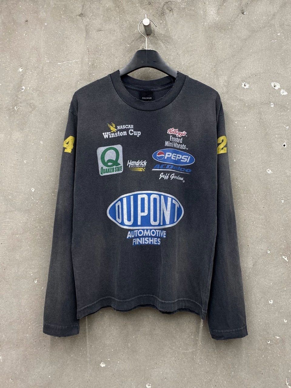 仿污英文字圖案長袖衫 ARCHIVE-390T