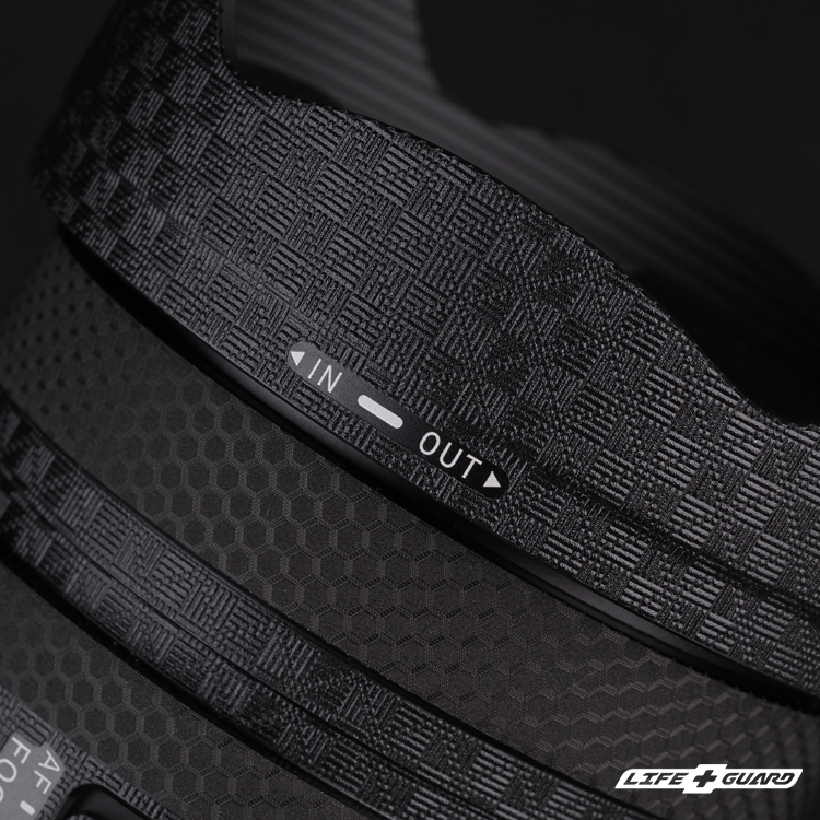 SIGMA 17mm F4 DG DN 貼膜質感特寫，LIFE+GUARD 鎧甲纖維黑設計