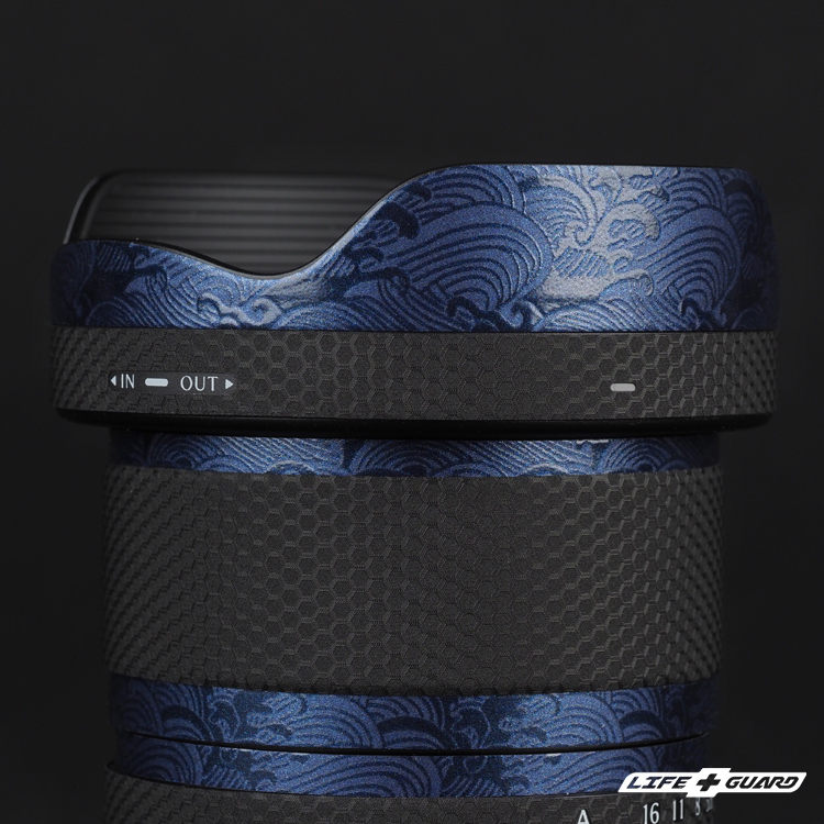 LIFE+GUARD SIGMA 12mm F1.4 DC 貼膜遮光罩展示圖，LIFE+GUARD 海浪藍風格設計