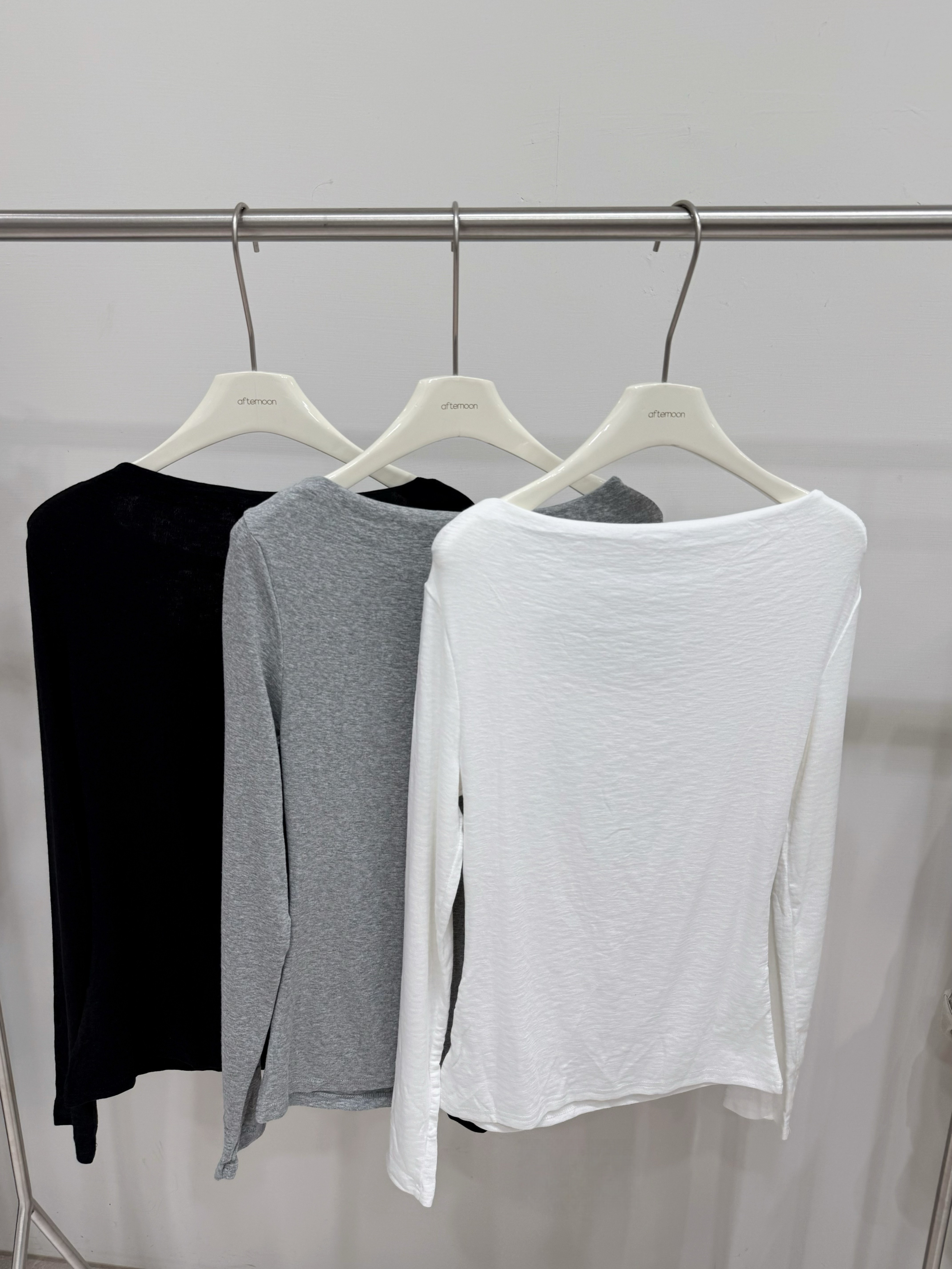 688 一字領扭結上衣