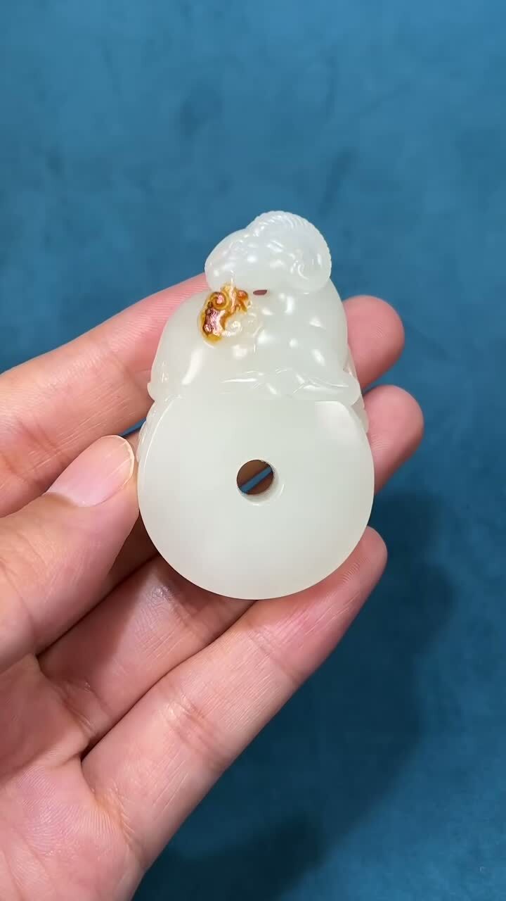 104216 和田玉籽料紅皮掛件手把件