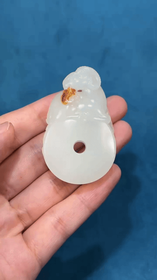 104216 和田玉籽料紅皮掛件手把件