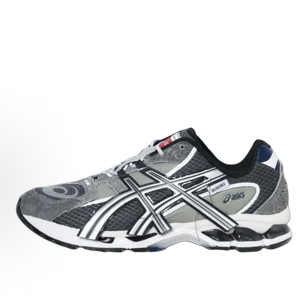 -(D3bc)-INVINCIBLE X ASICS  GEL-NIMBUS 10.1 "HTTP 404 RGB" 聯名款 解構 LOGO Y2K 不對稱 麂皮 銀灰色-1203A981-020