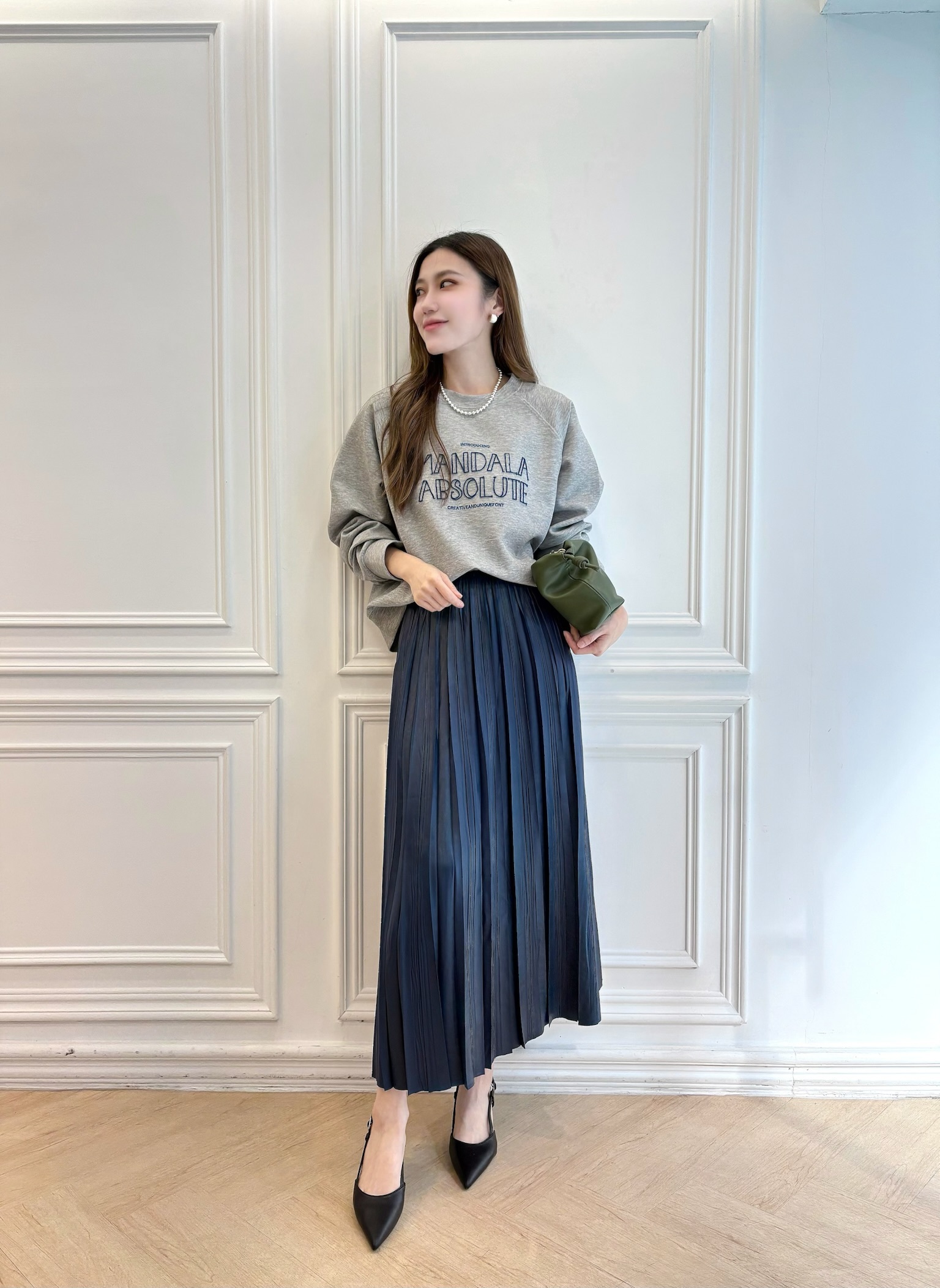 立體刺繡澎潤大學T