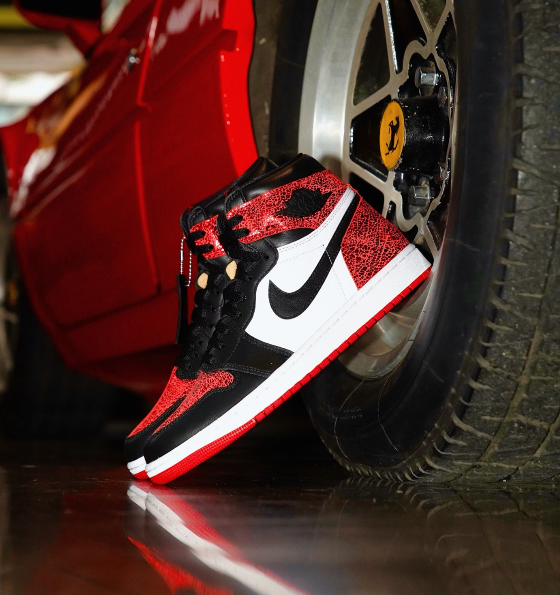 女鞋 NIKE W AIR JORDAN 1 RETRO HI OG 紅黑白 皮革 金屬裂紋 高筒 休閒鞋【FD2596-602】AJ1OG