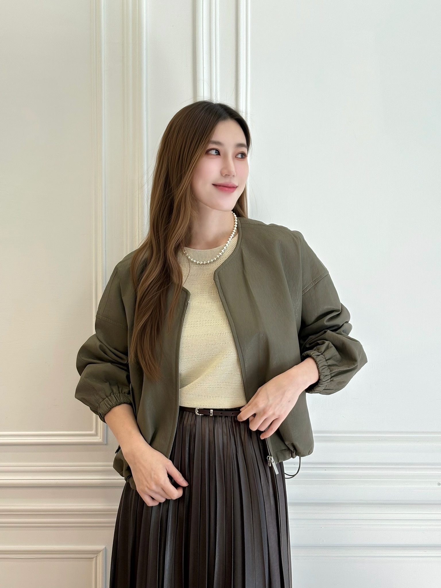 (時髦必備)下擺收腰皮外套