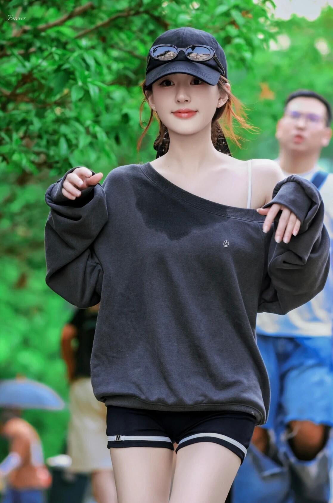 本週限時接單! 韓國🇰🇷連線 Letter From Moon 斜肩大學T 刺繡 簡約風 露肩 6色 趙露思 許妍 許我耀眼 同款 (任買兩件711免運)/預購