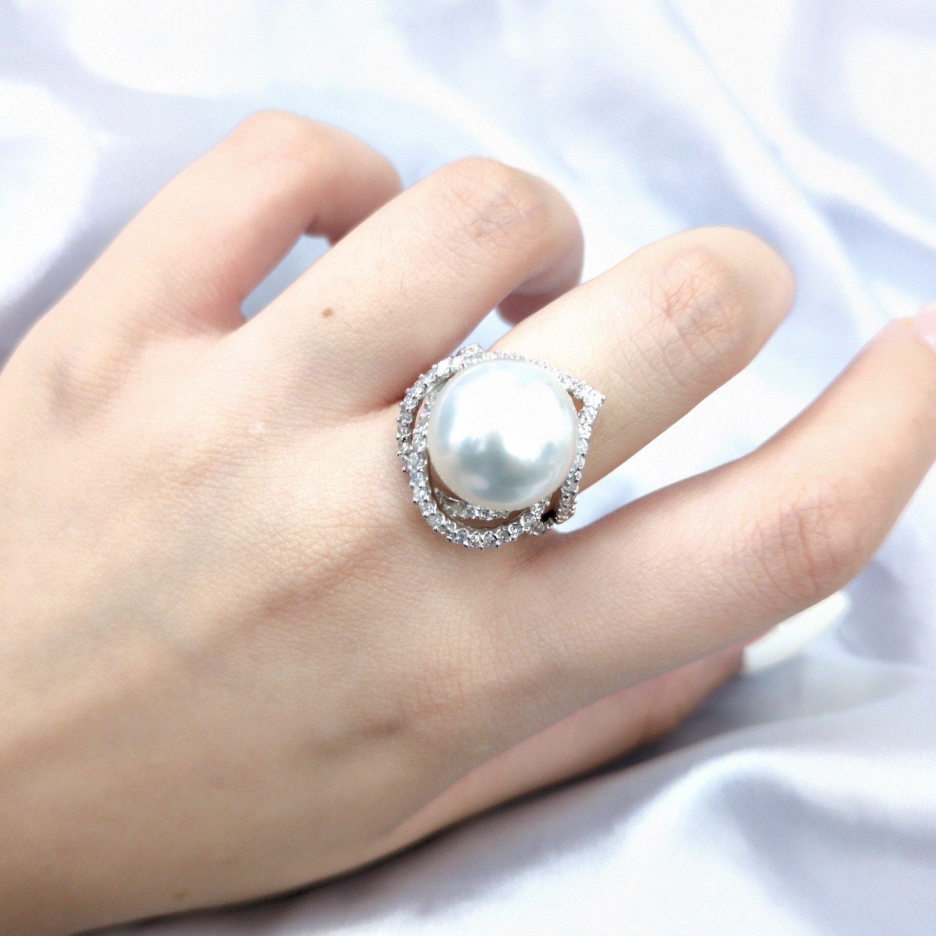 18K White Gold 1.08ct Diamond and Pearl Ring