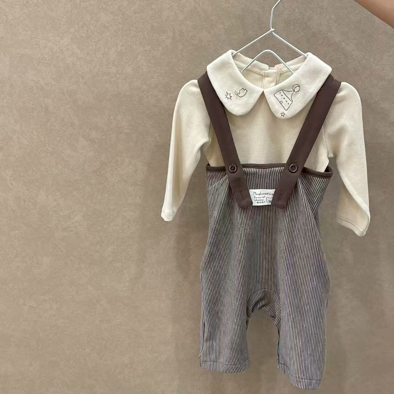 可可條紋吊帶包屁褲