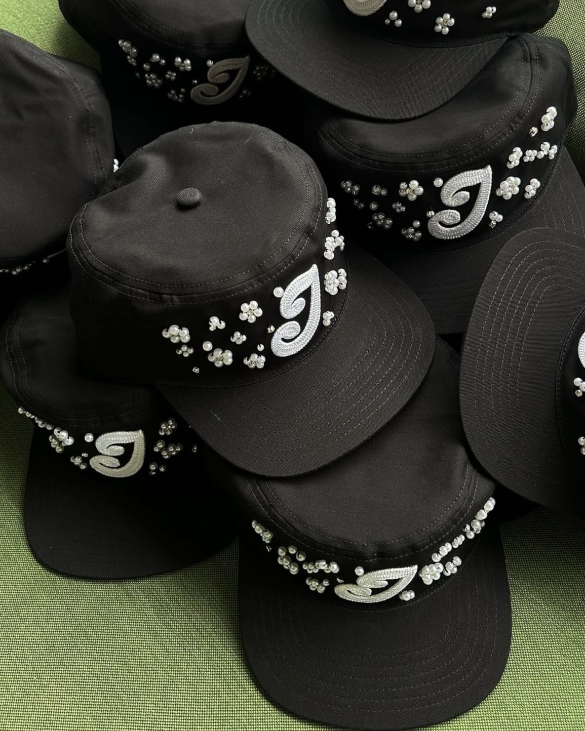 2IDIOTS LABEL 藥盒帽 串珠 雛菊