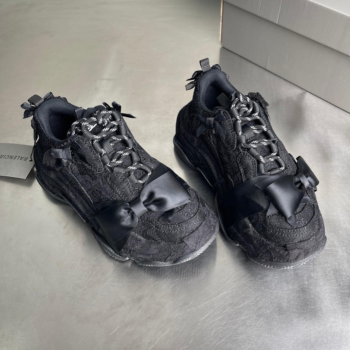 Balenciaga Triple S 老爹鞋