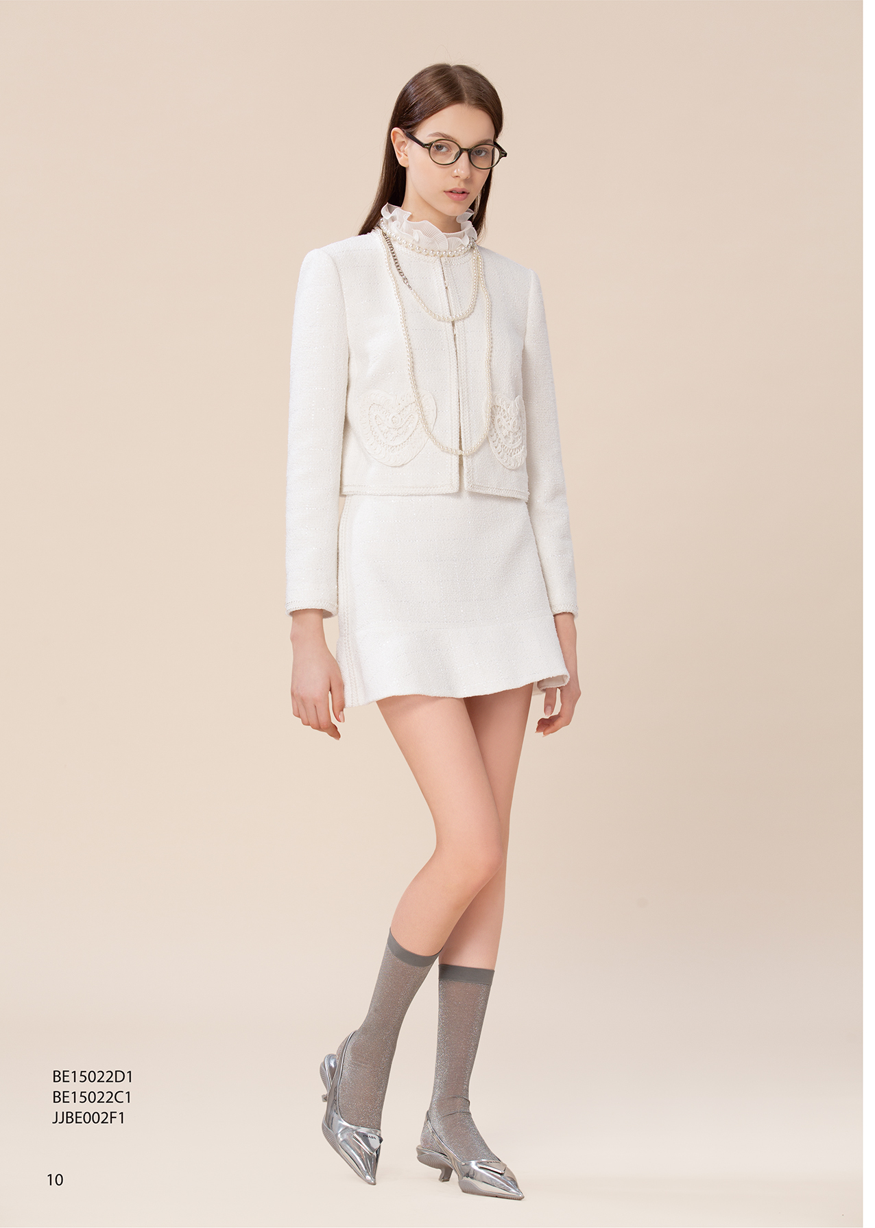 BE15002F1 純白序曲蕾絲花卉紋理立體荷葉領襯衫