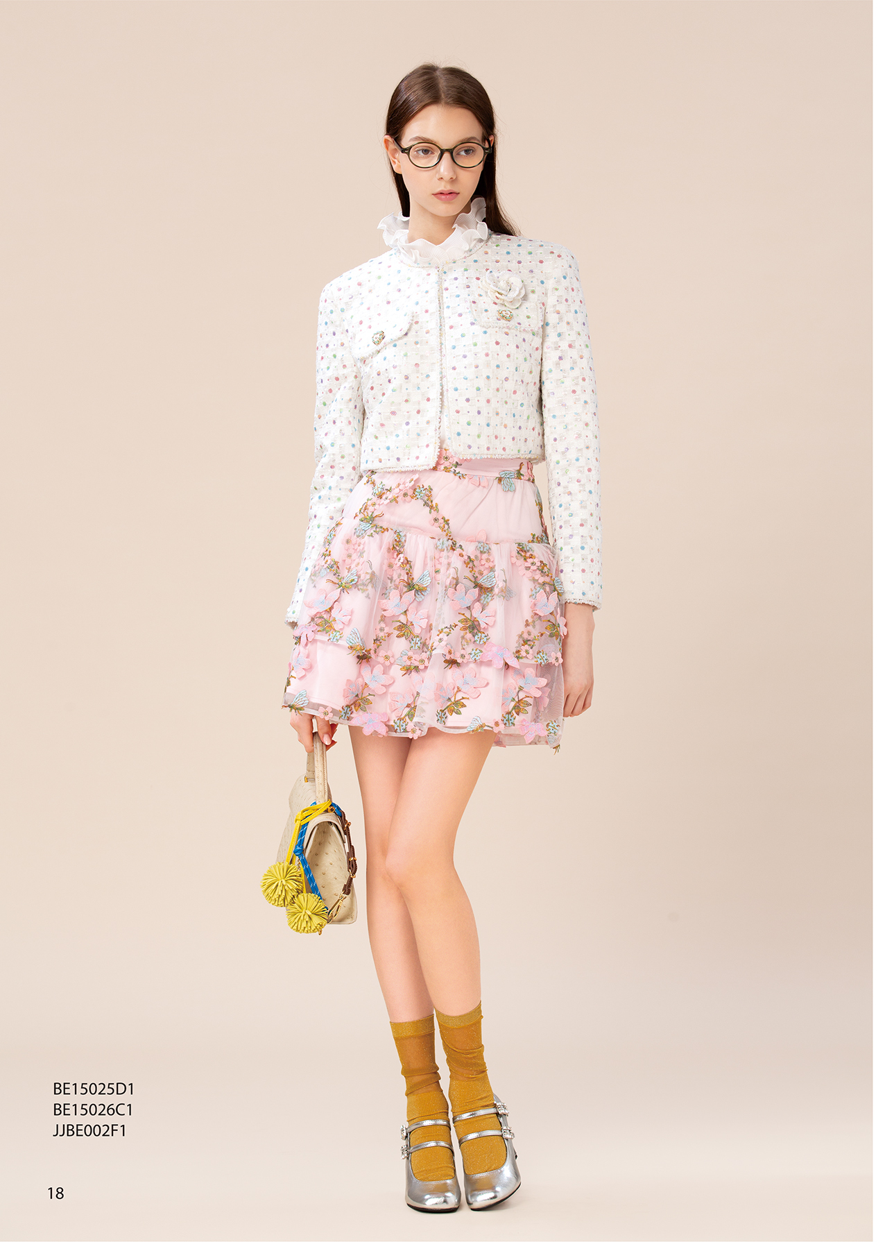 BE15002F1 純白序曲蕾絲花卉紋理立體荷葉領襯衫