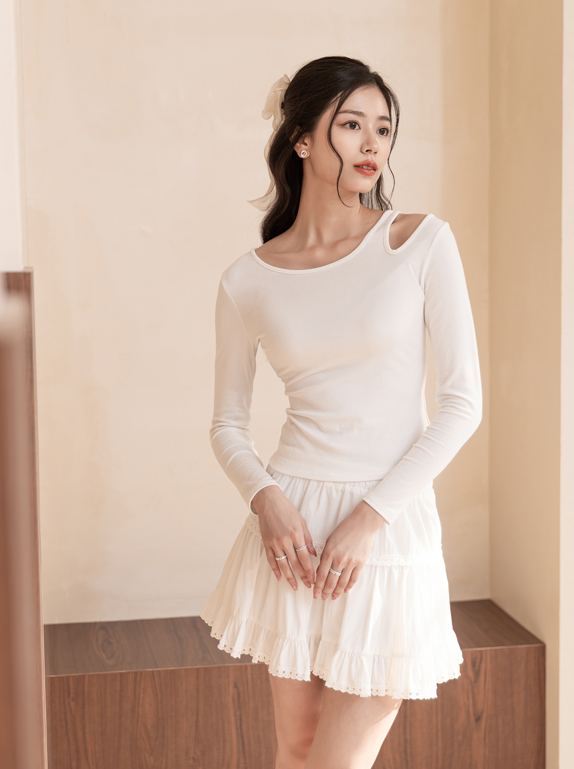 【第二件5折】簡約開肩修身長袖上衣