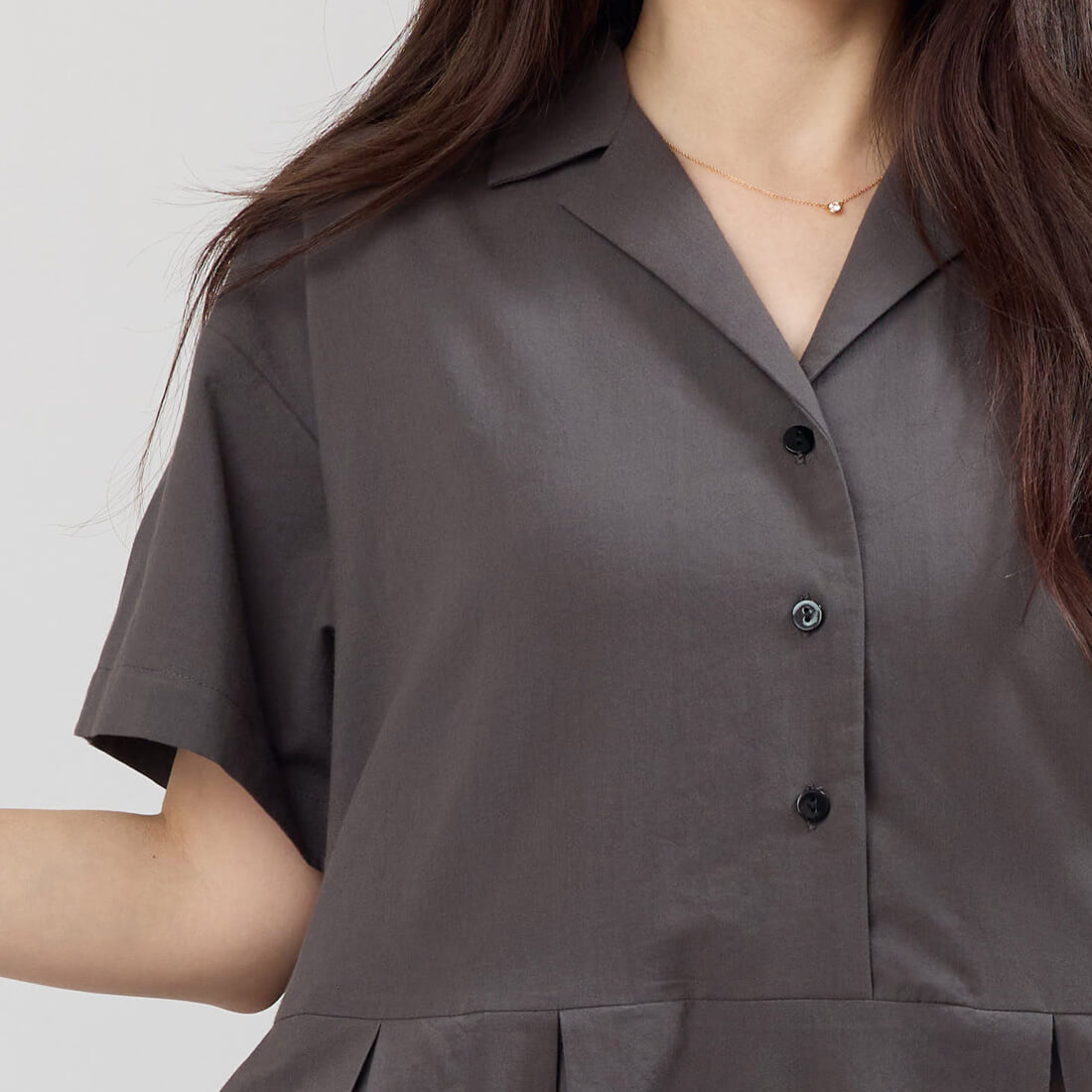 Nicole有領短袖箱褶洋裝/墨灰