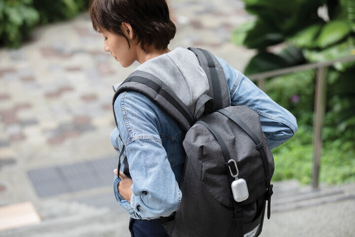 UNIQ Glase AirPods Pro 3 超透明極簡保護套 (附登山扣)