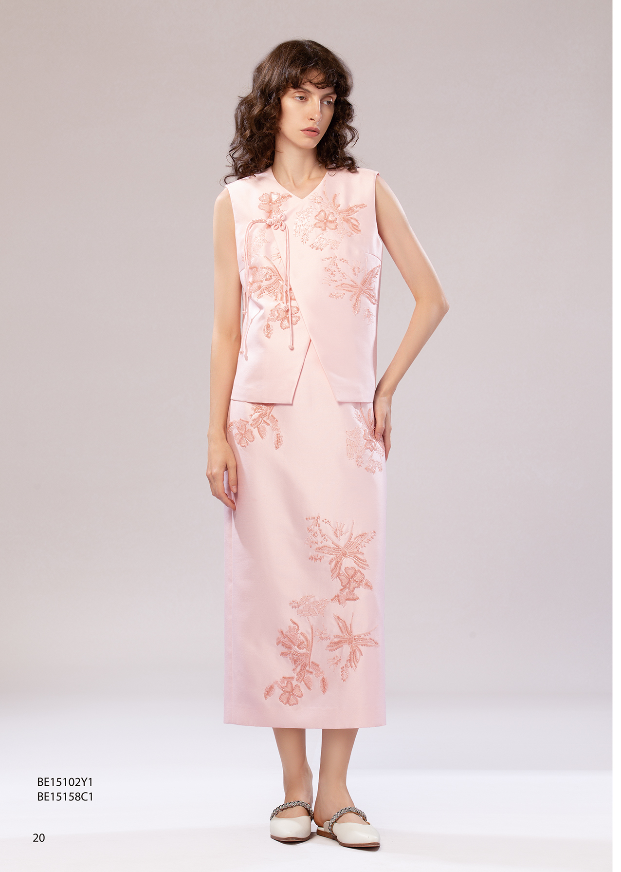 BE15102Y1 霞影詩章高訂新中式緞面刺繡背心