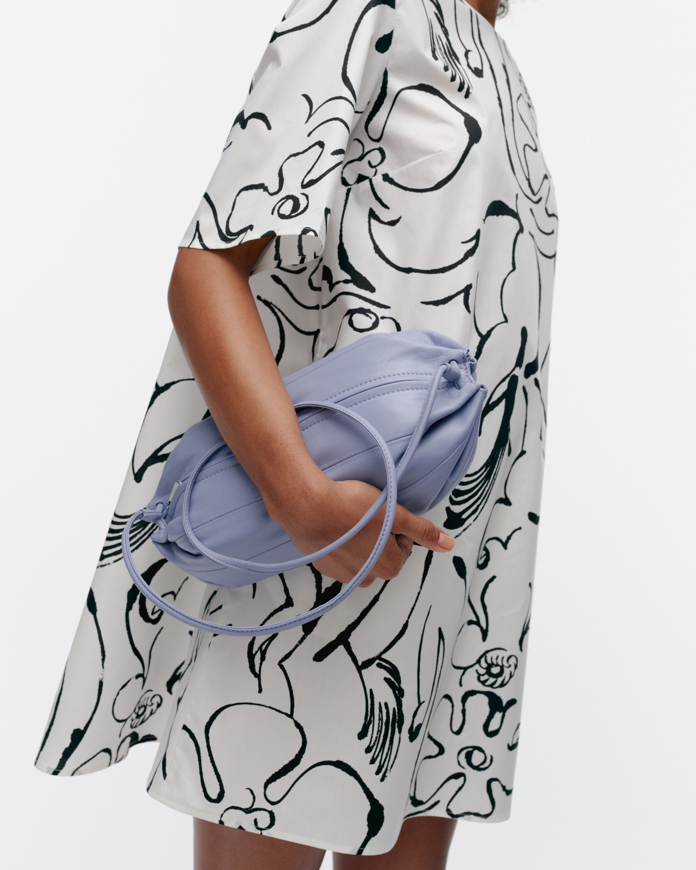 KARLA 皮革肩背包