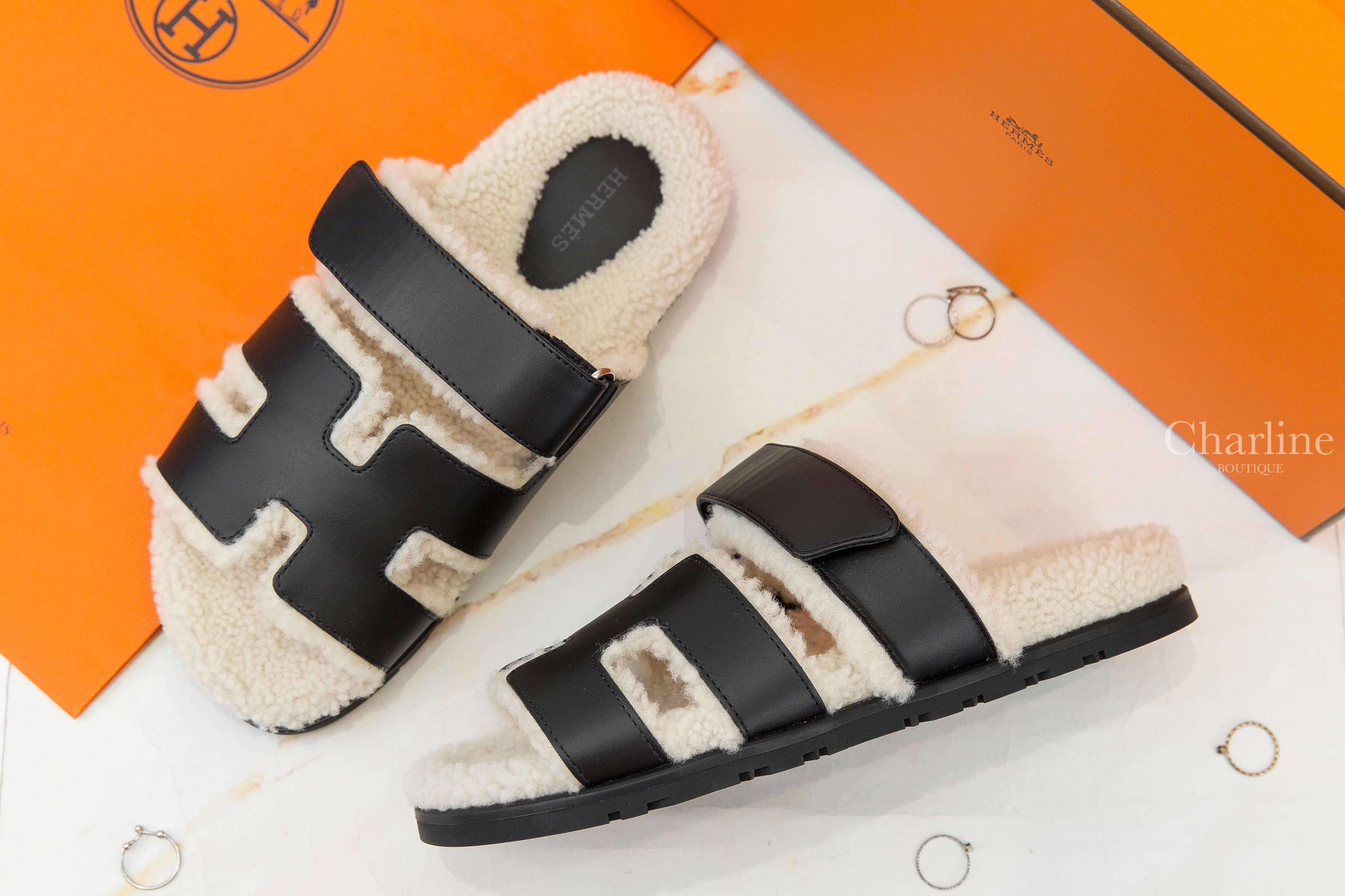 Hermès Chypre Sandal 黑色霧面小牛皮米色羊毛黑底魔鬼氈橡膠平底拖鞋-Charline Boutique 精品代購
