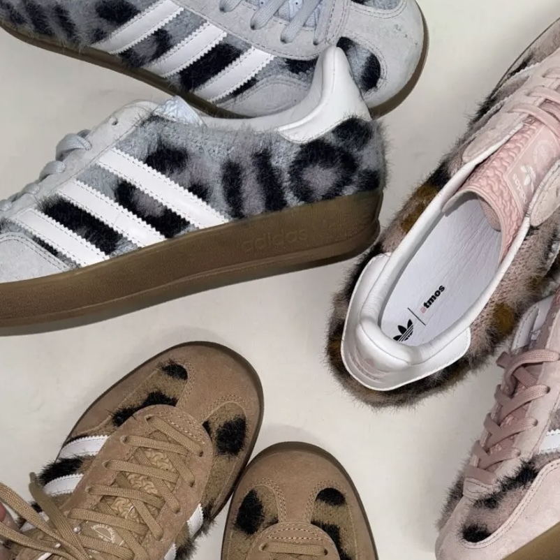 ATMOS PINK X ADIDAS GAZELLE INDOOR 淺藍豹紋 毛絨 “TRINITY LEOPARD/BLUE” JS4598