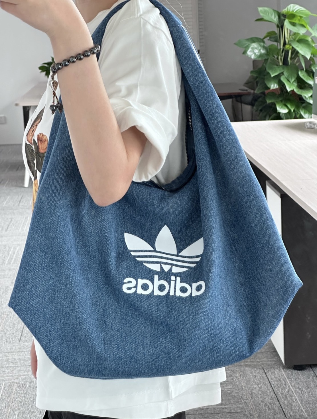 #預購 ADIDAS 牛仔丹寧 單肩包 大雲朵包 IX7693 牛仔藍 IX7694 灰黑 附小零錢包