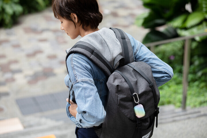 UNIQ Iridescia AirPod Pro 3 幻彩藍牙耳機皮革保護套 (附登山扣)