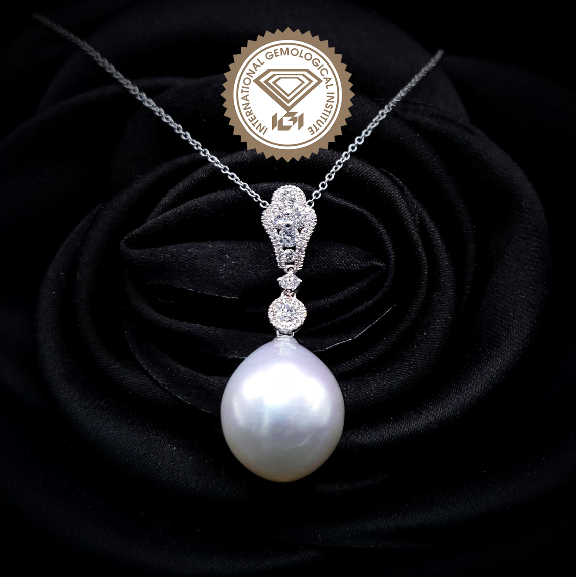 18K White Gold 0.33ct Diamond and Pearl Pendant
