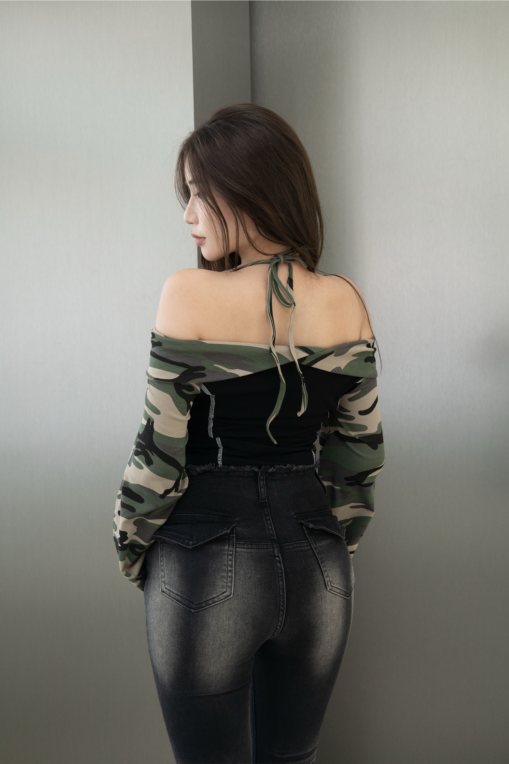 [ Ananas設計款✨] 品牌LOGO迷彩一字領上衣