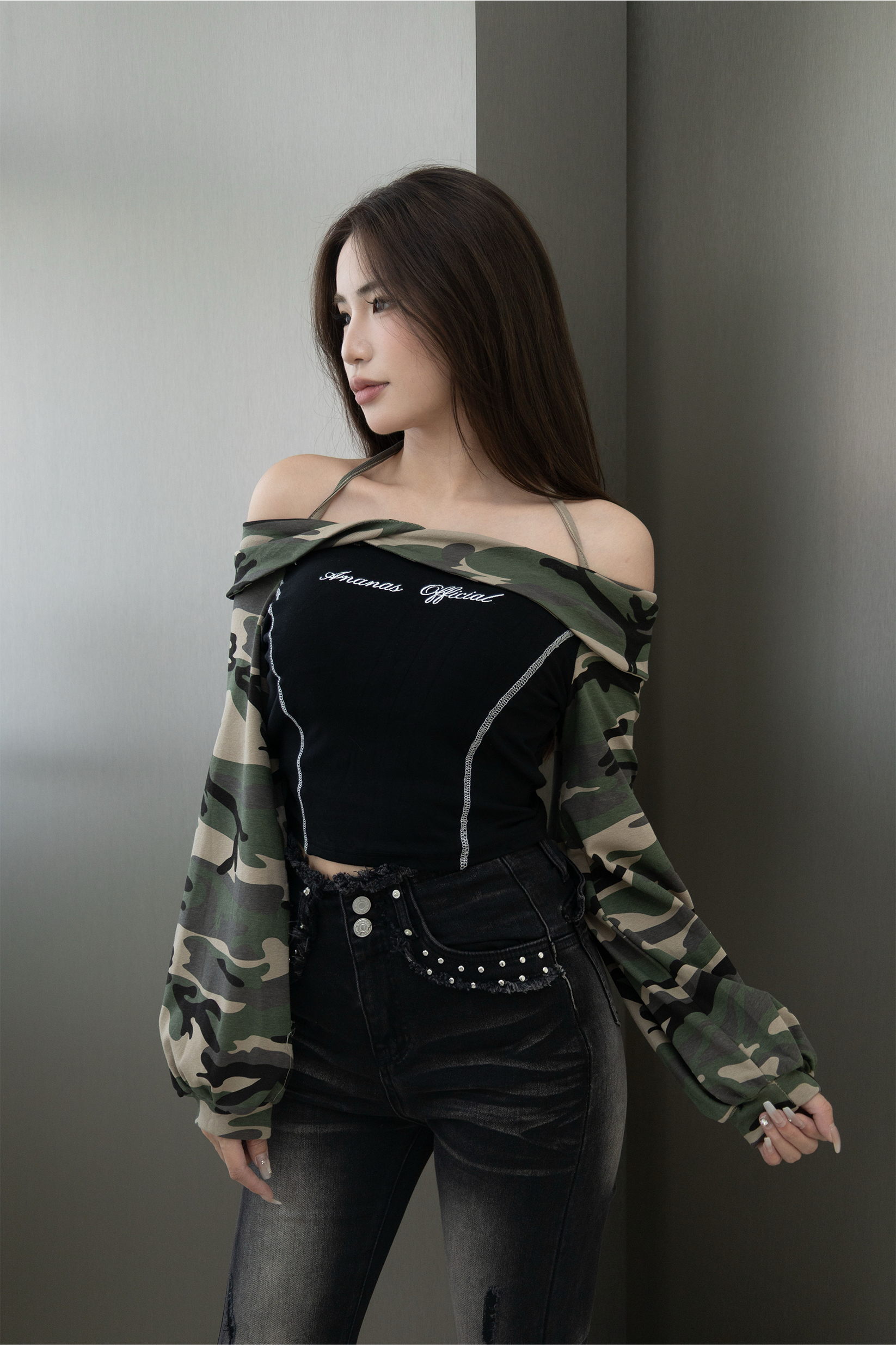 [ Ananas設計款✨] 品牌LOGO迷彩一字領上衣