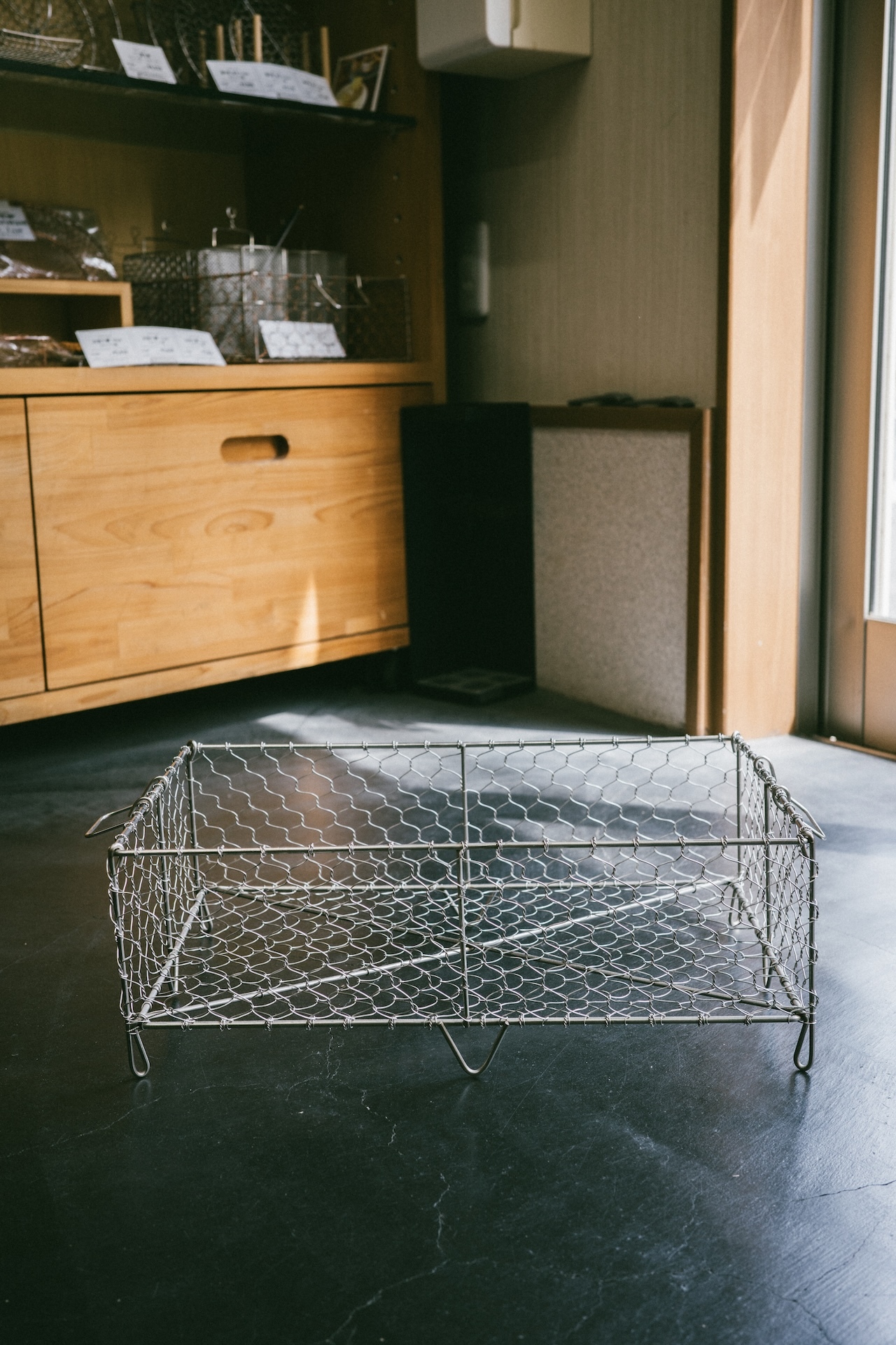 鳥井金網工芸手編不鏽鋼經典龜甲紋足付瀝水網籃