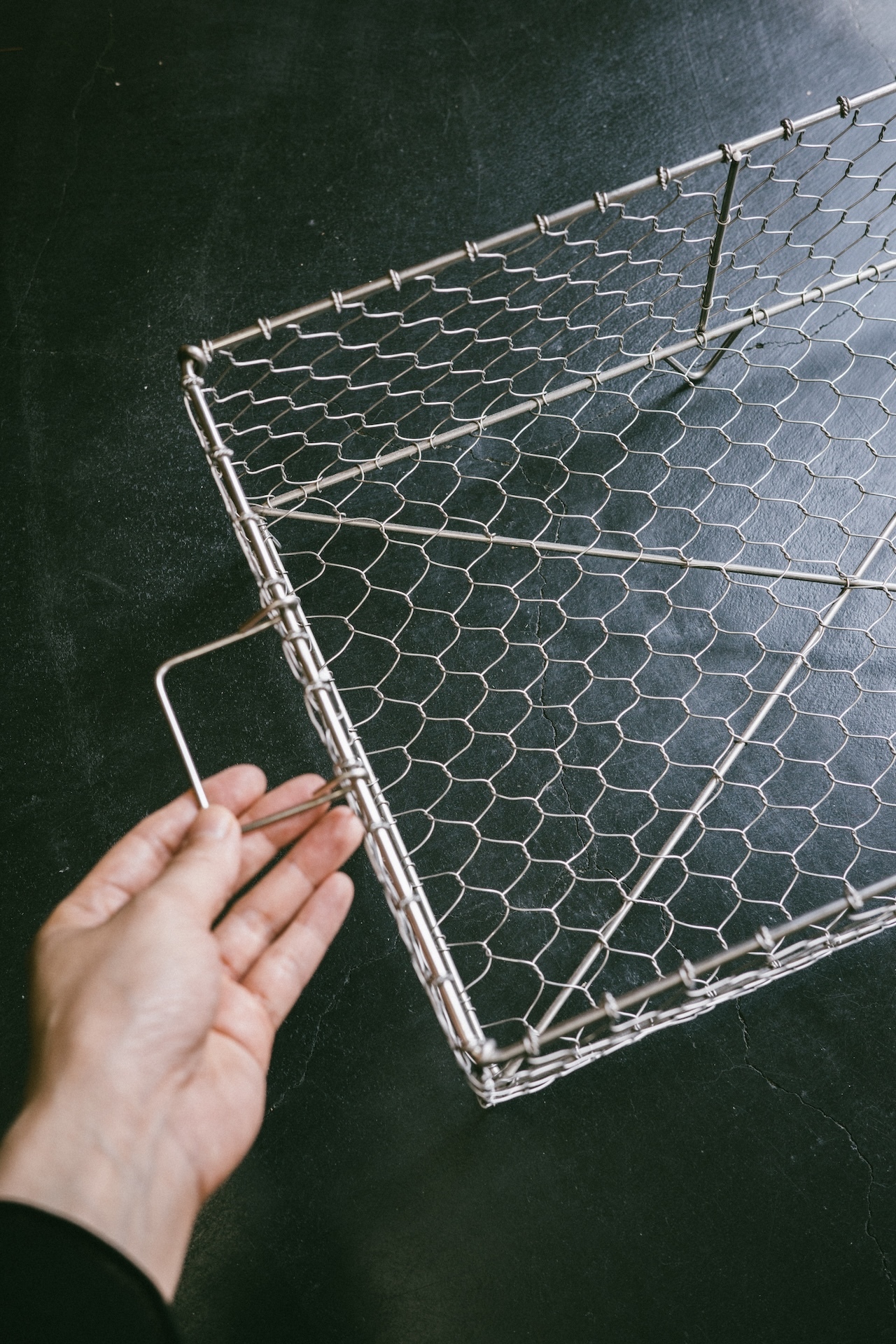 鳥井金網工芸手編不鏽鋼經典龜甲紋足付瀝水網籃