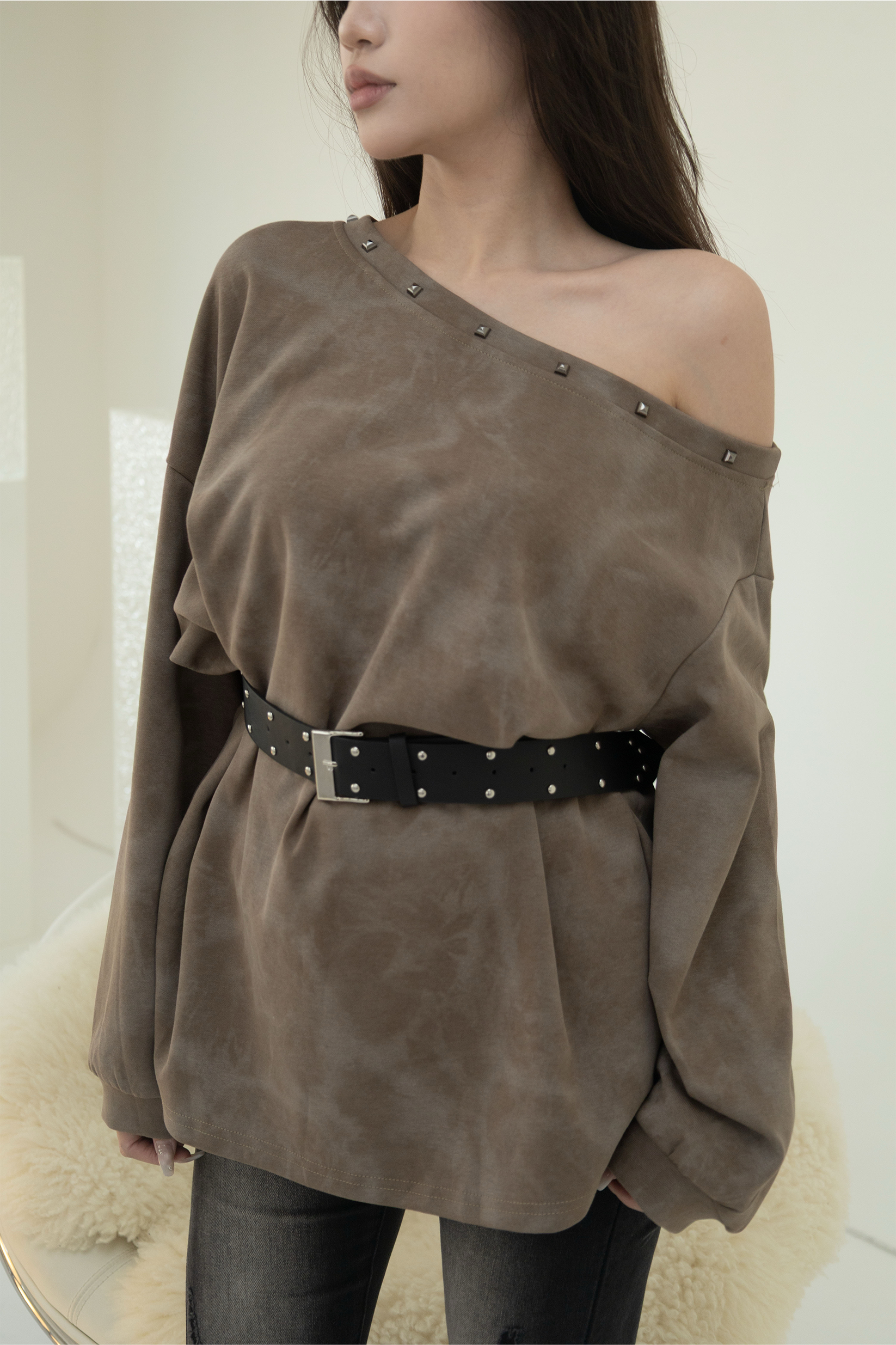 迷彩鉚釘斜肩上衣