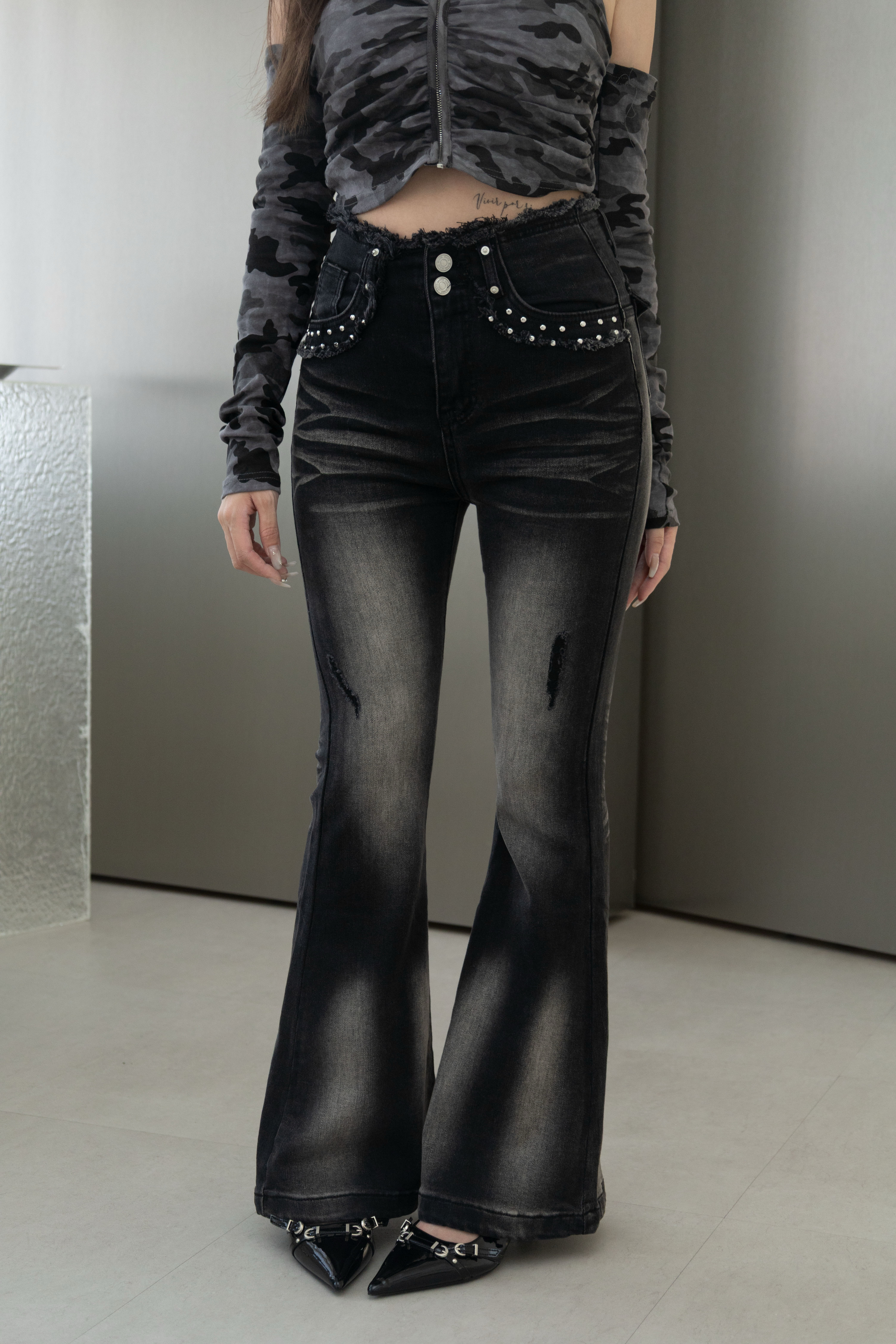 毛邊鉚釘牛仔喇叭褲