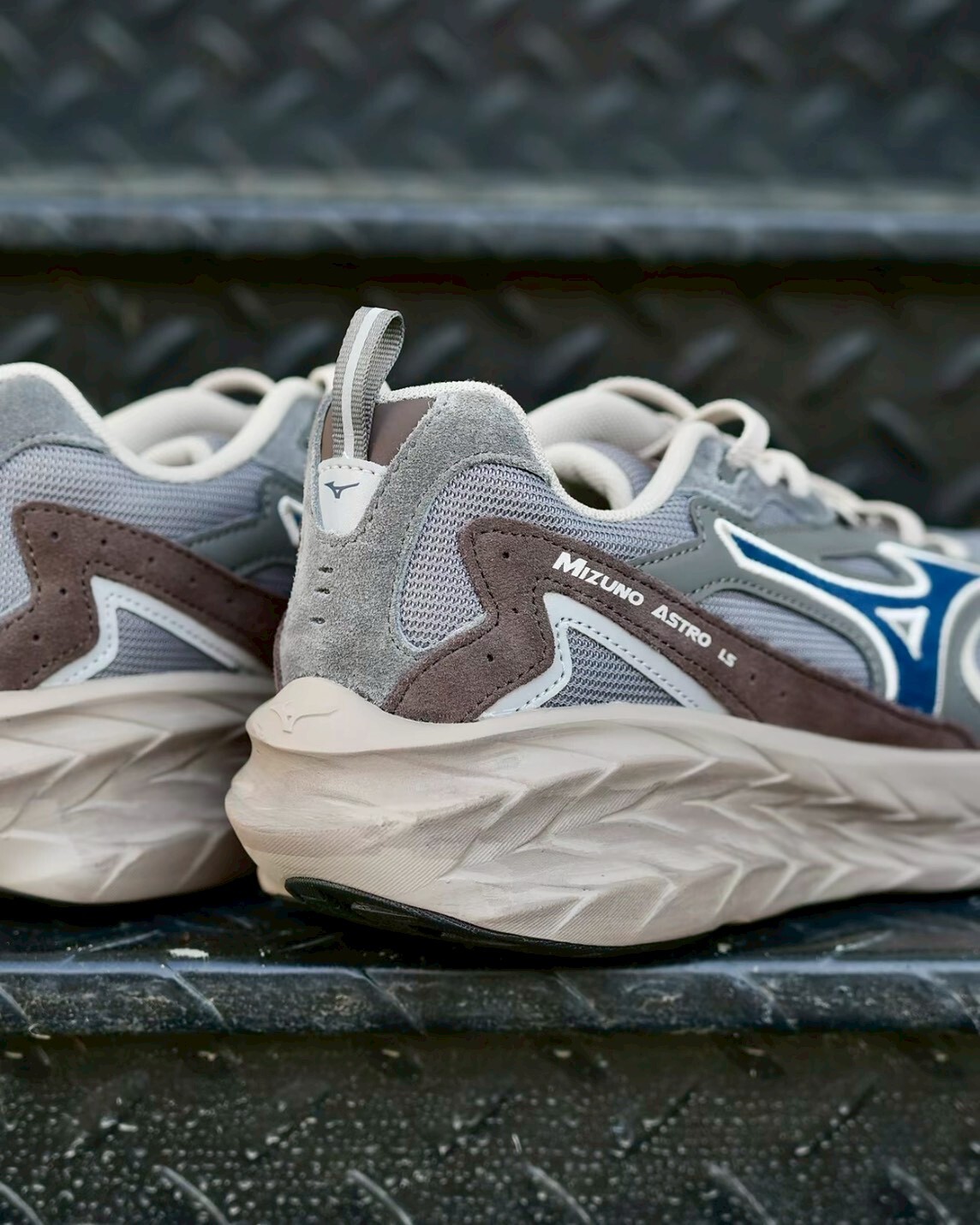 Mizuno Astro LS "Charcoal Gray" 咖灰 藍灰 復古 厚底 回彈 緩震 美津濃 運動鞋
