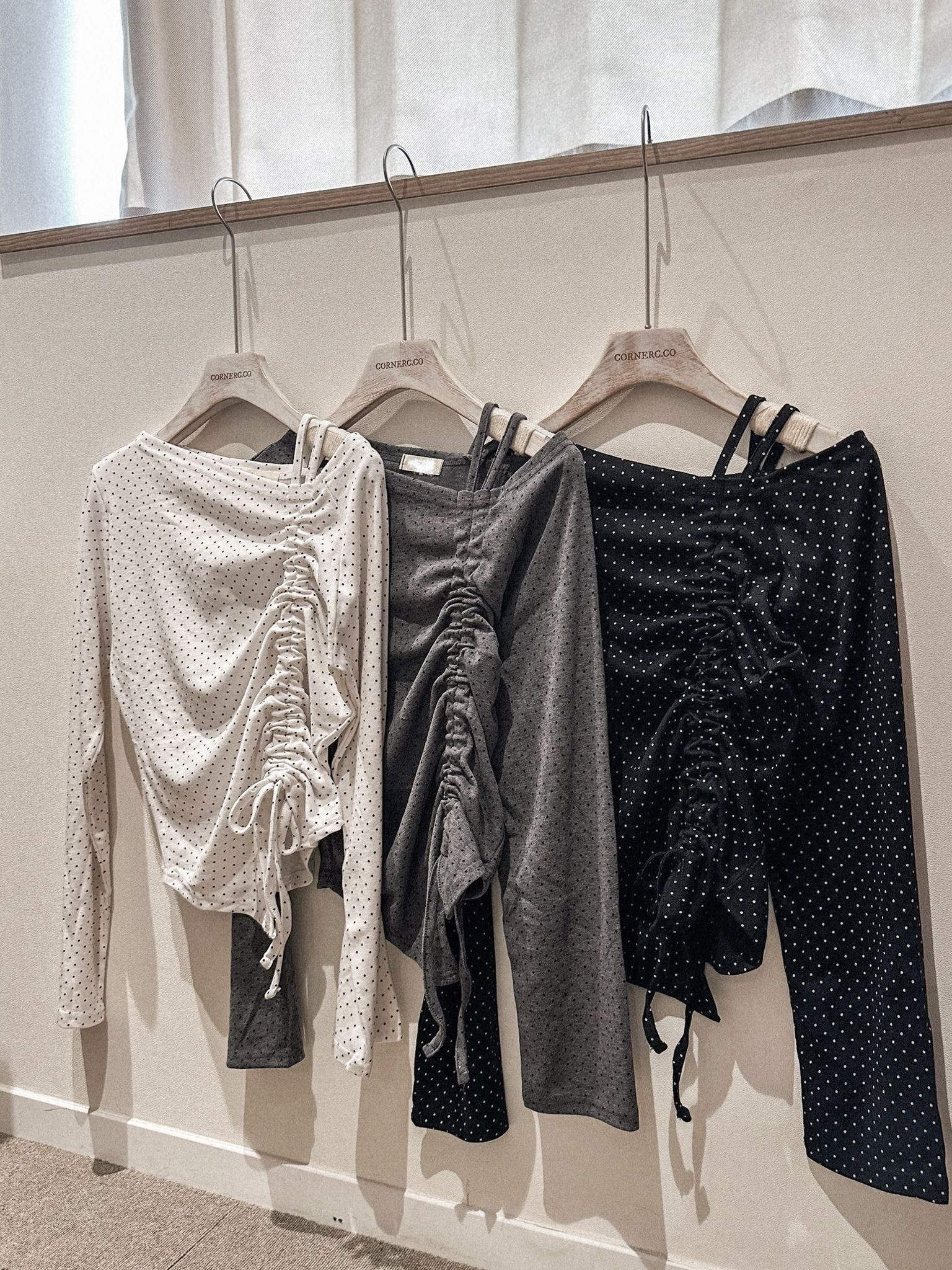 波點抽繩單肩長袖上衣〈🇰🇷DAY 3〉