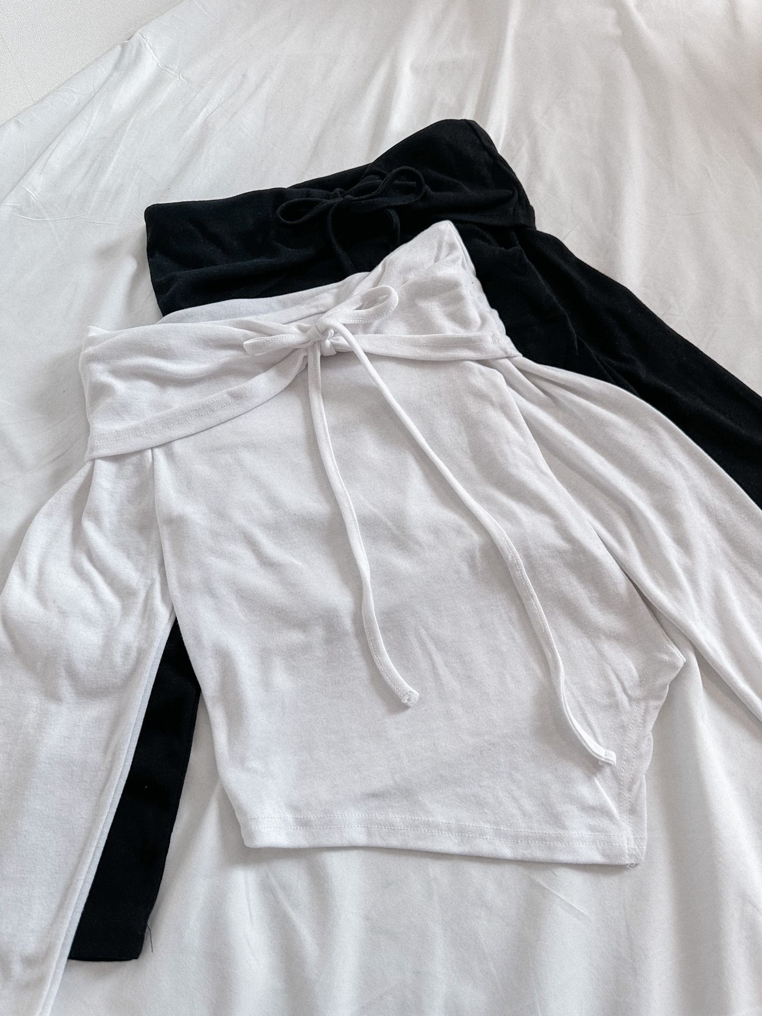 Tie A Bow Off-shoulder Top〈🇰🇷DAY 3〉