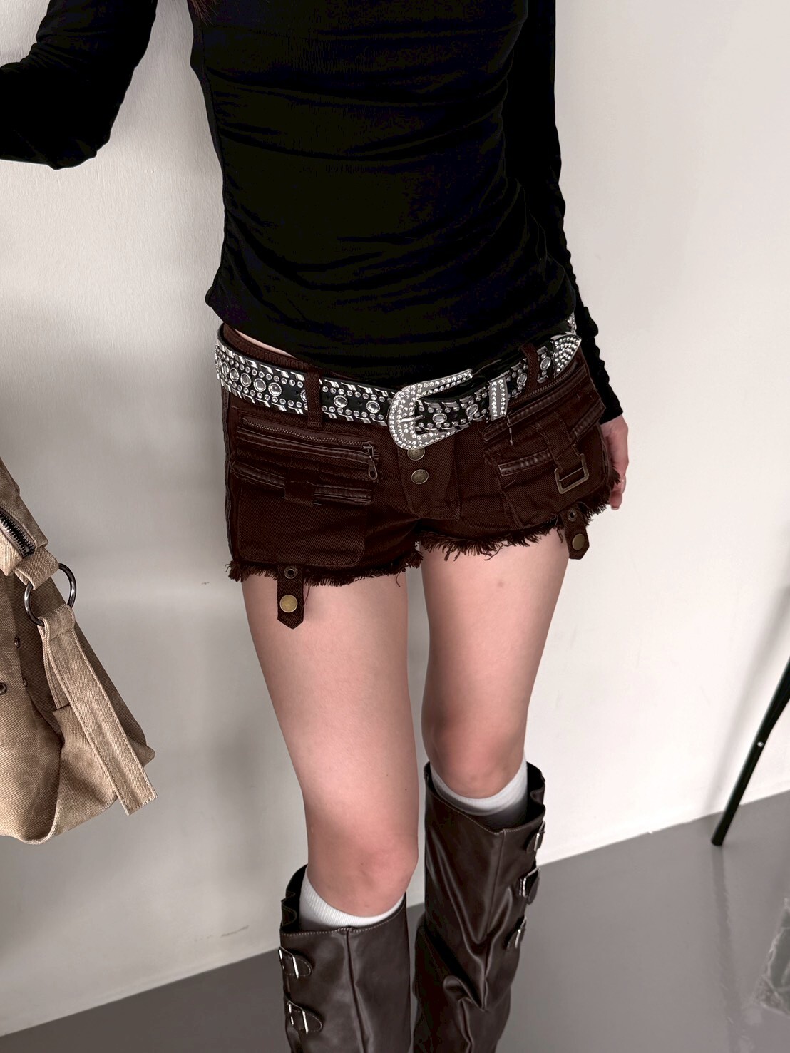 早秋女牛仔 多口袋低腰包臀短褲