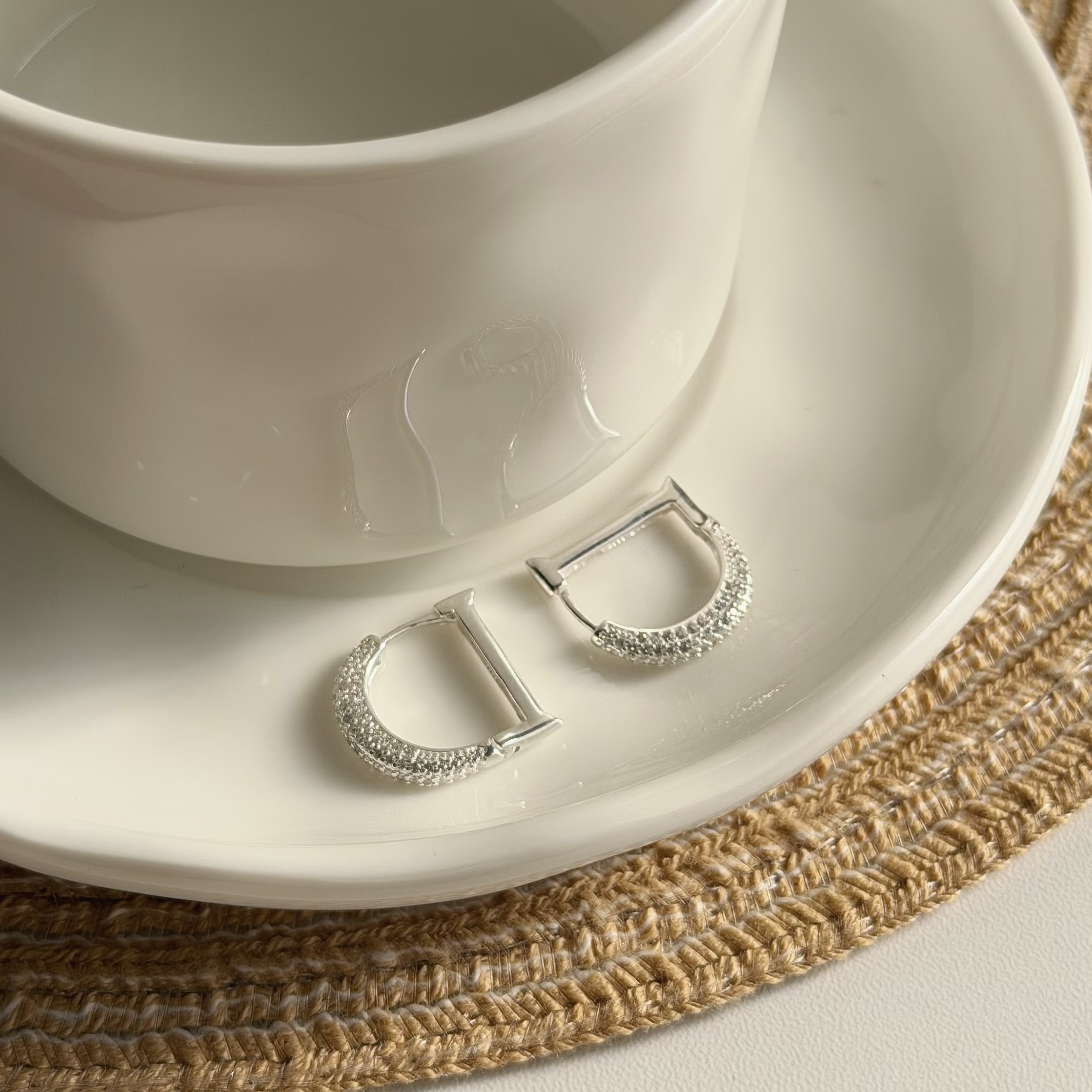 Y189滿鑽字母D大圈純銀易扣