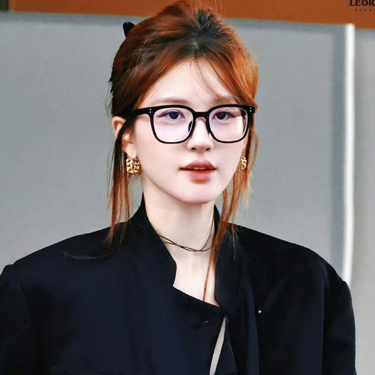 代購-<許我耀眼 許姸同款 趙露思同款>  亓那QINA 黑框 方形 眼鏡 男女同款